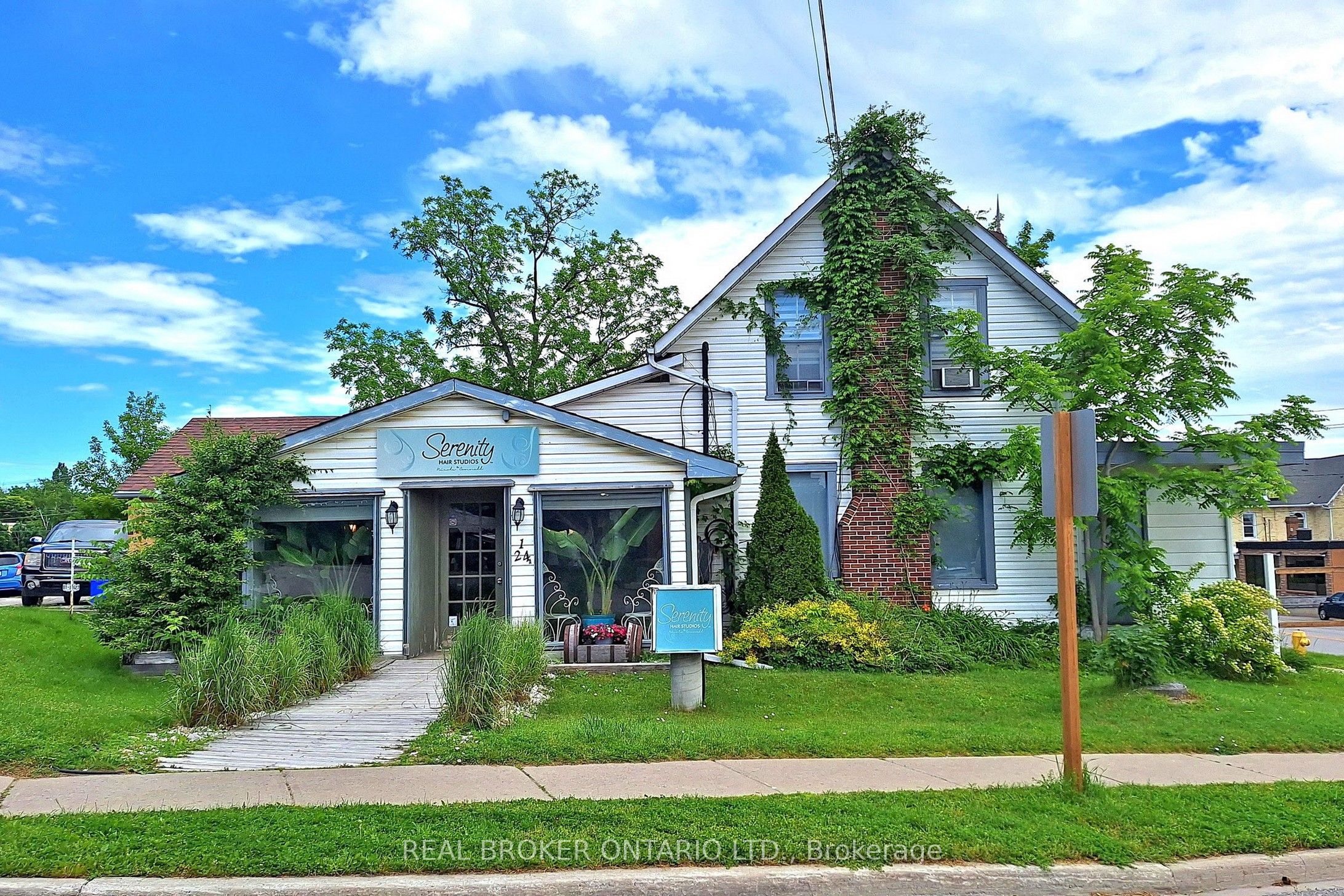 Uxbridge Real Estate Listings Main Image