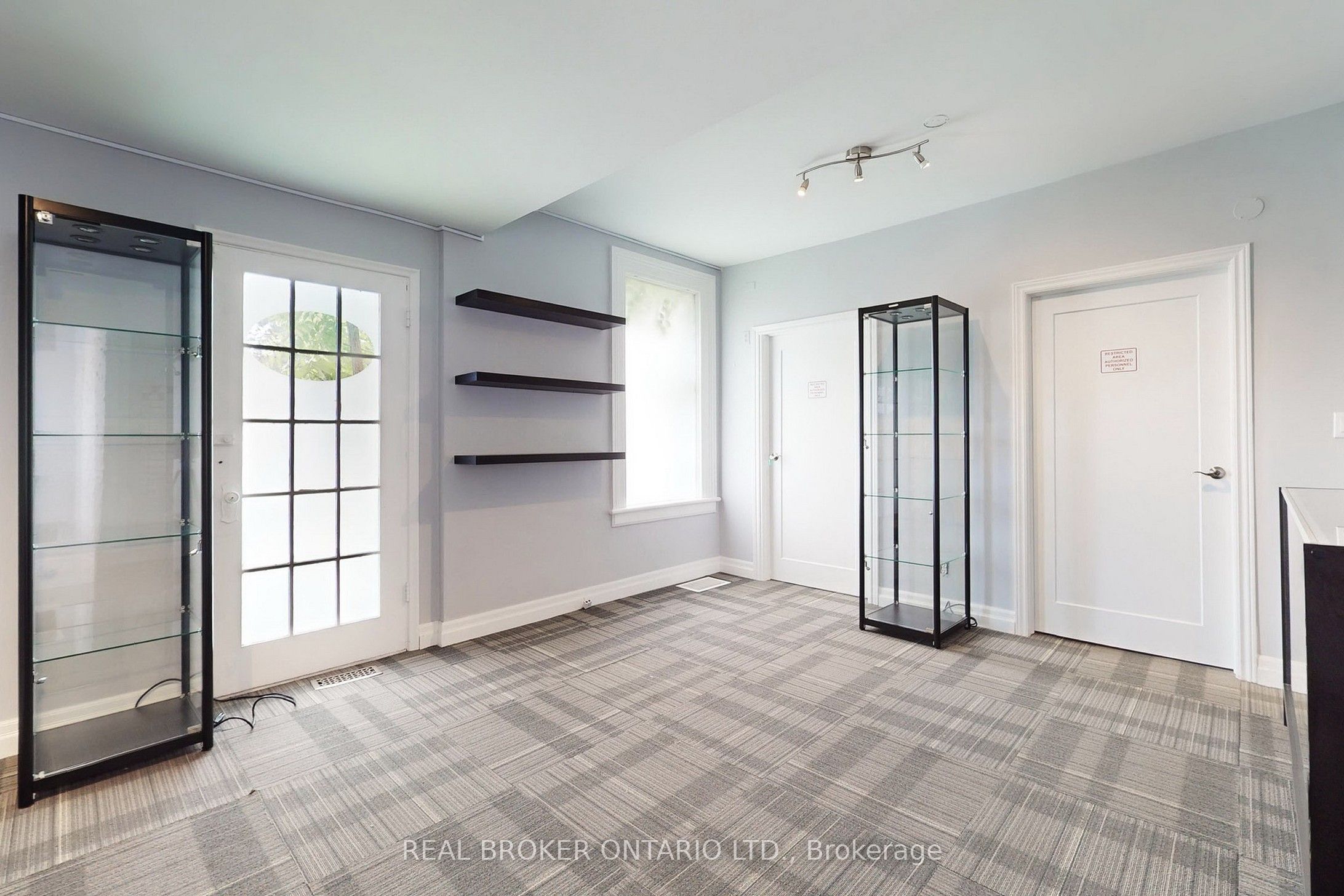 24 Toronto Street Property Photo 8