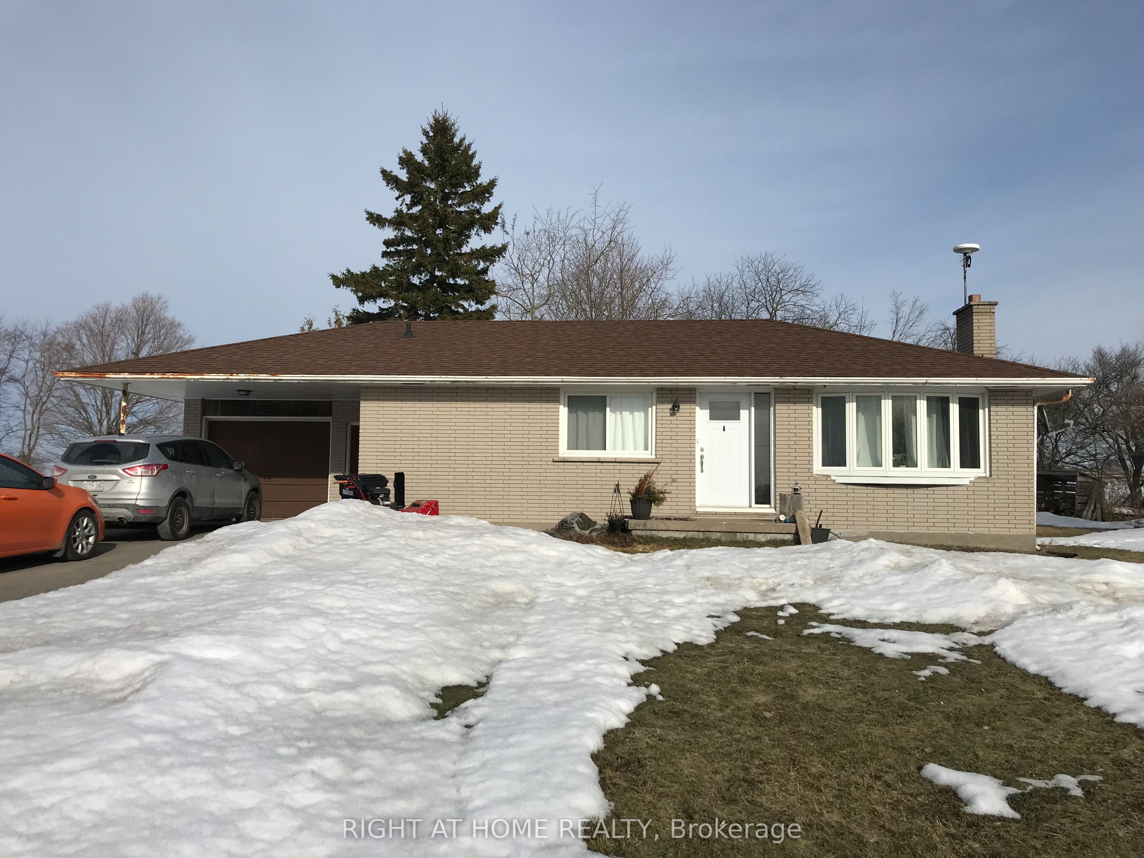 7523 Yonge Street Property Photo