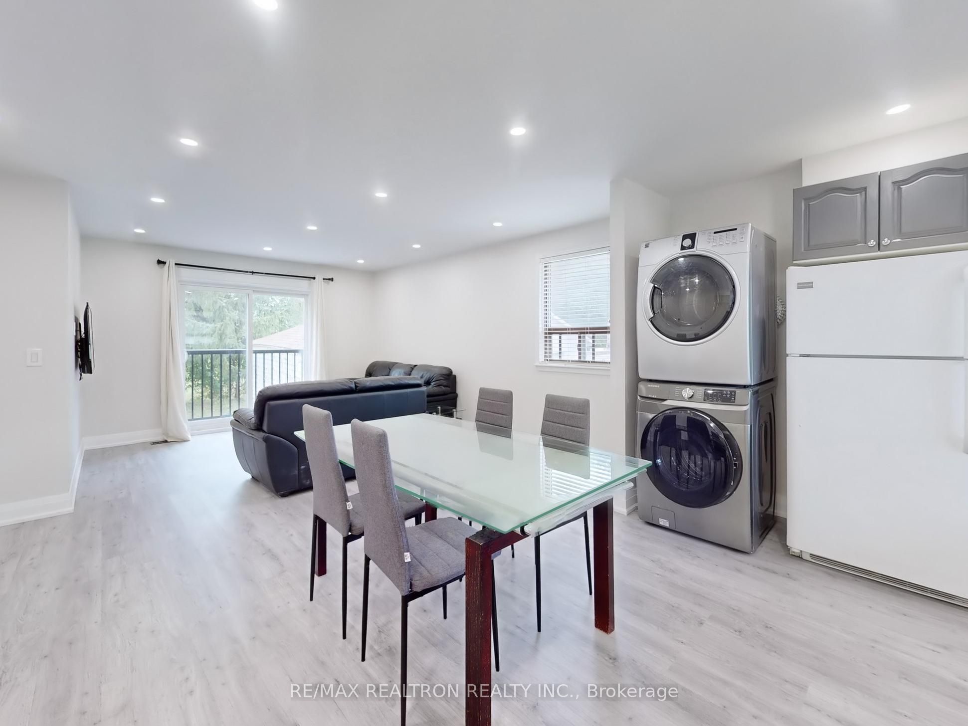 #upper - 418 Marybay Crescent Property Photo