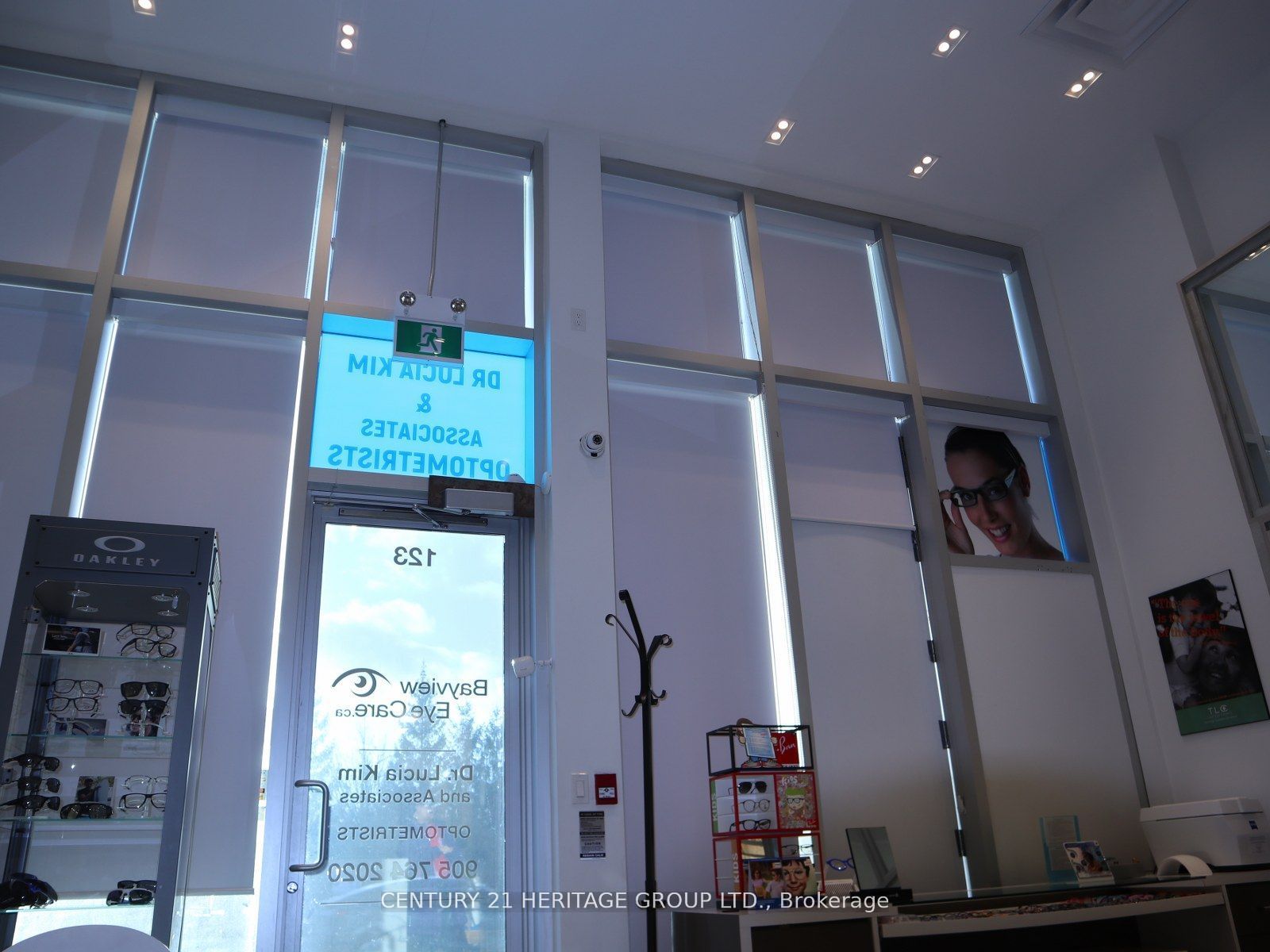 #123 & 125 - 8763 Bayview Avenue Property Photo 2
