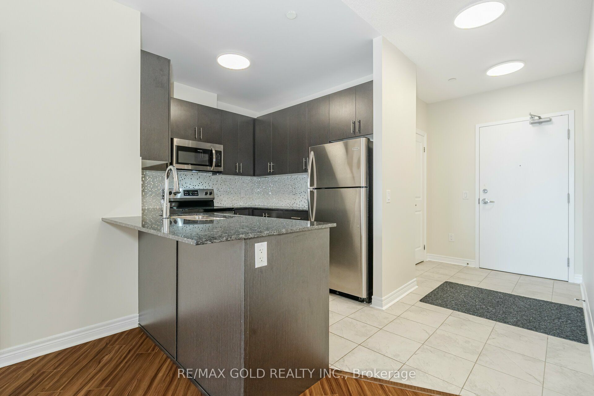 39 New Delhi Drive 209 Property Photo 8