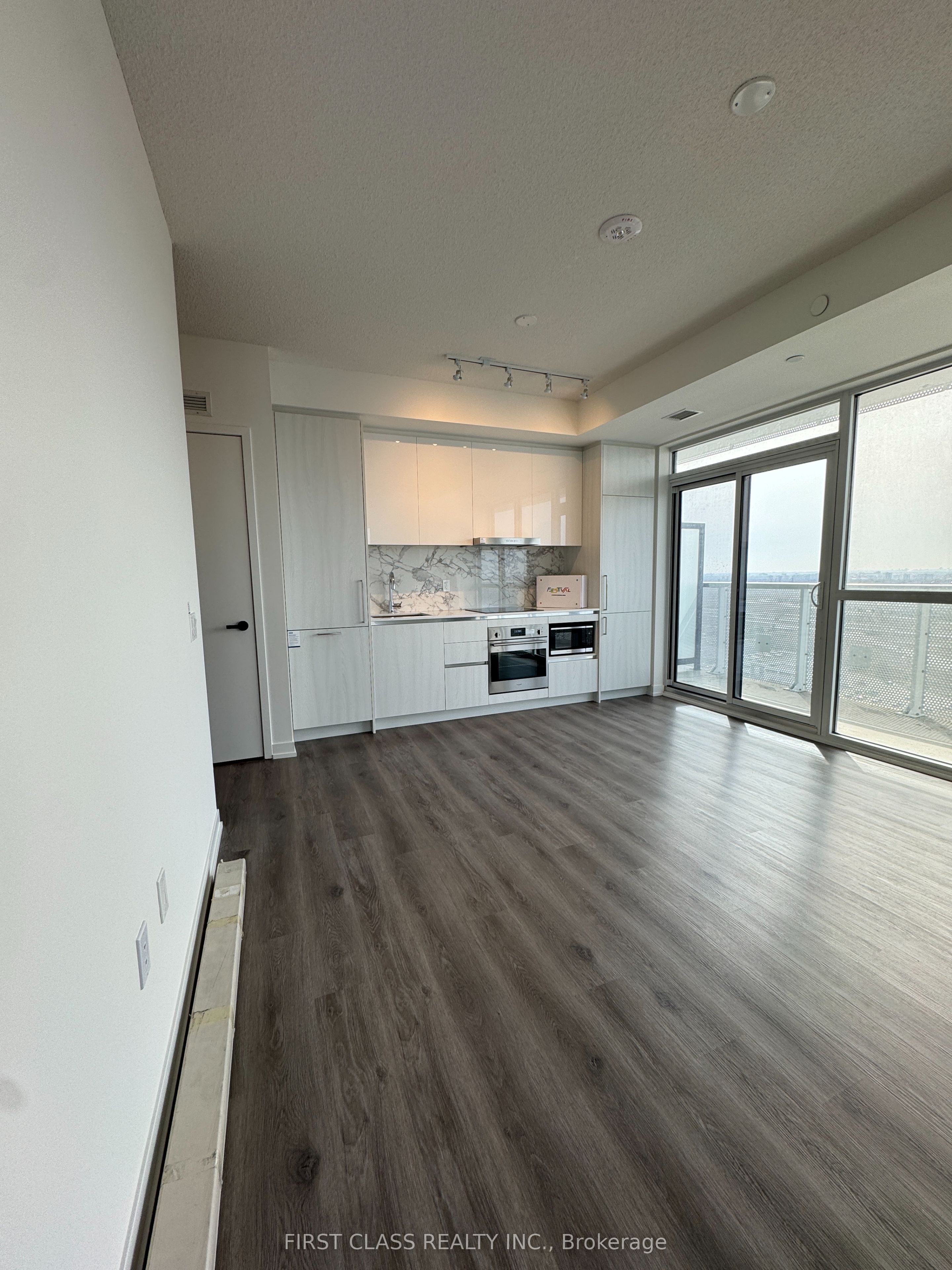 #2009 - 225 Commerce Street Property Photo