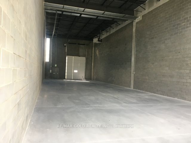 #8 - 10950 Woodbine Avenue Property Photo 6