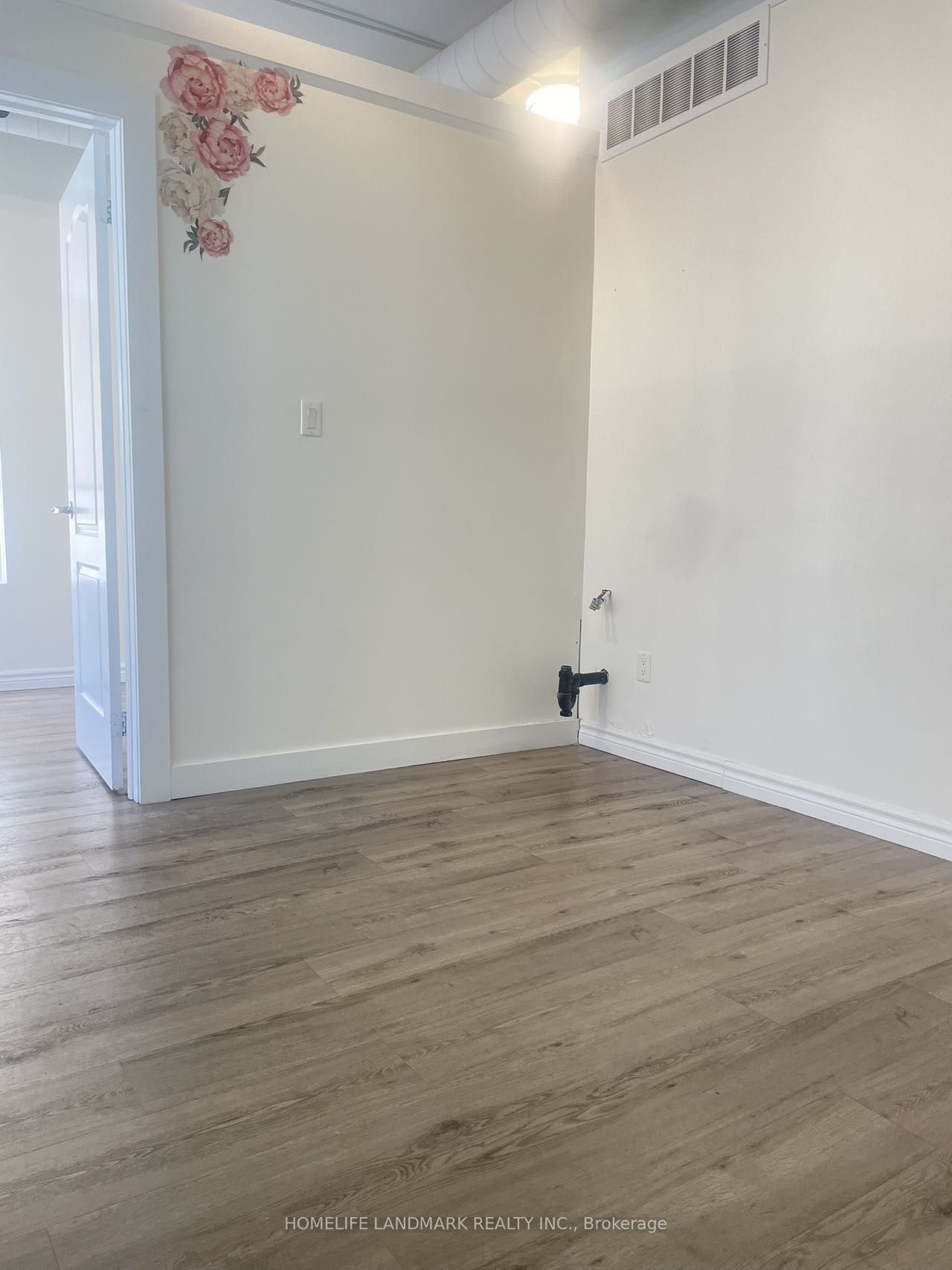 #main - 19 Cathedral High Street Property Photo 8