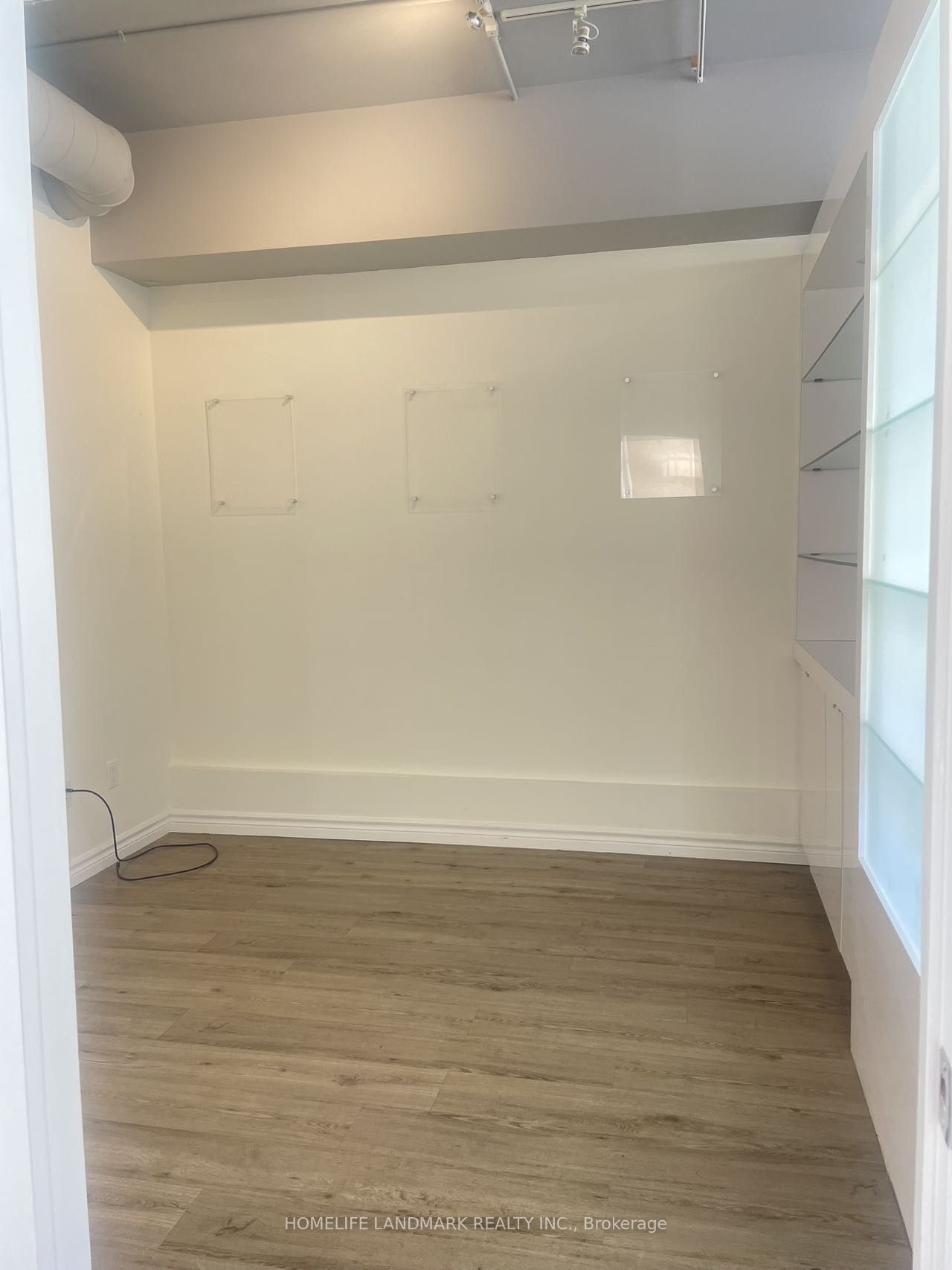 #main - 19 Cathedral High Street Property Photo 10