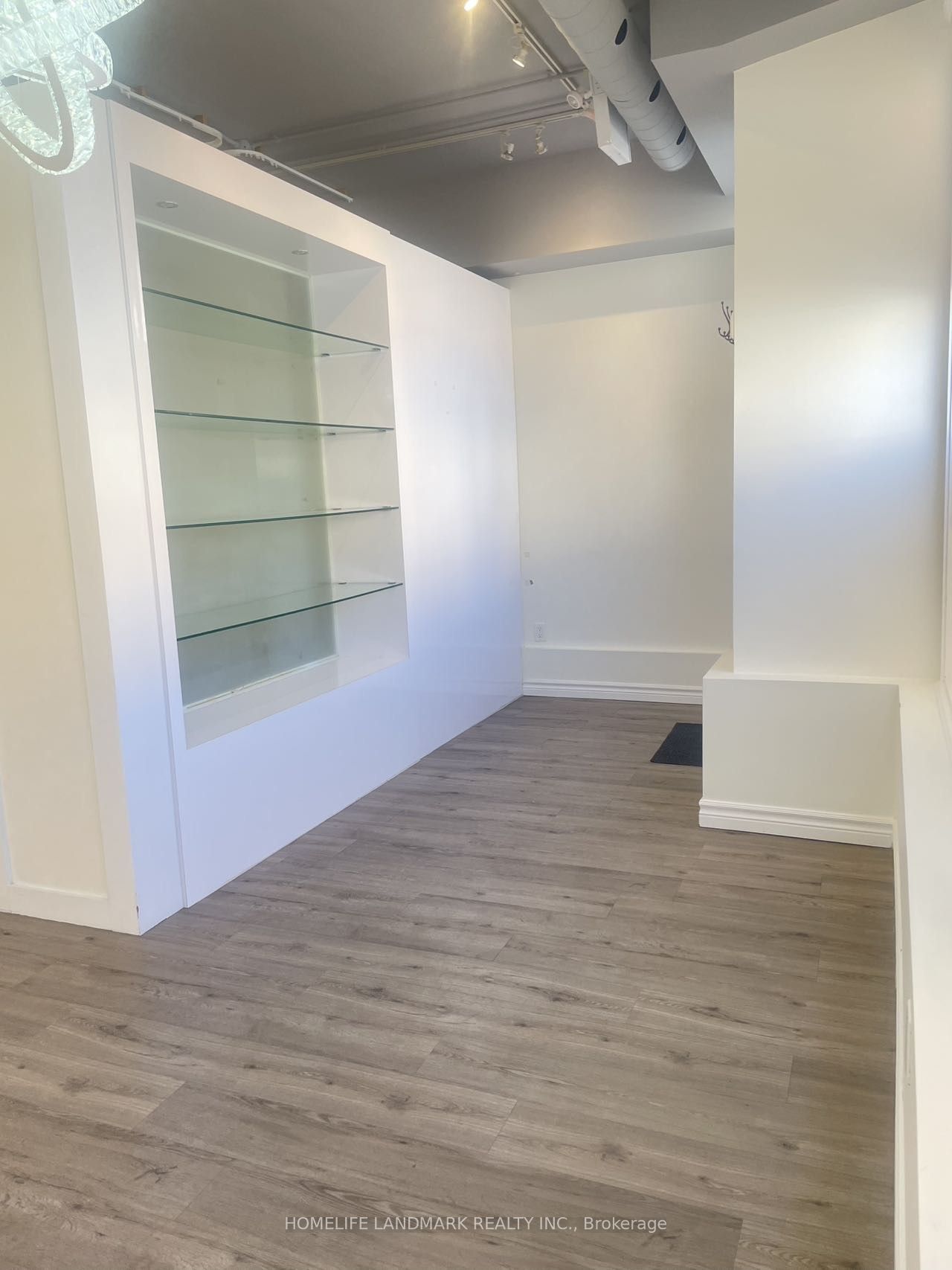 #main - 19 Cathedral High Street Property Photo 13
