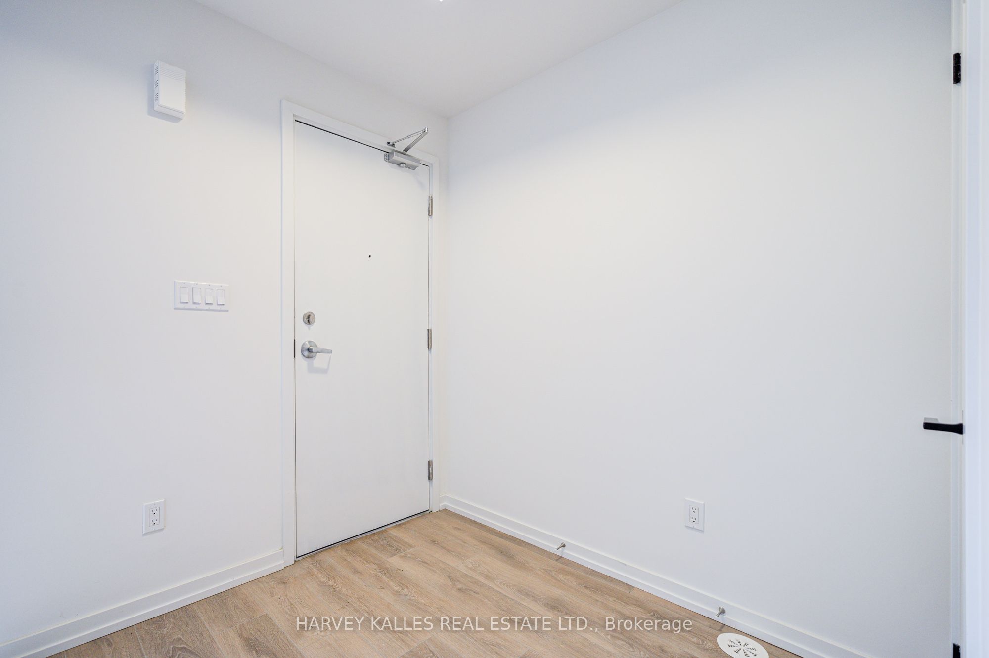 #241 - 22-24 Lytham Green Circle Property Photo 6