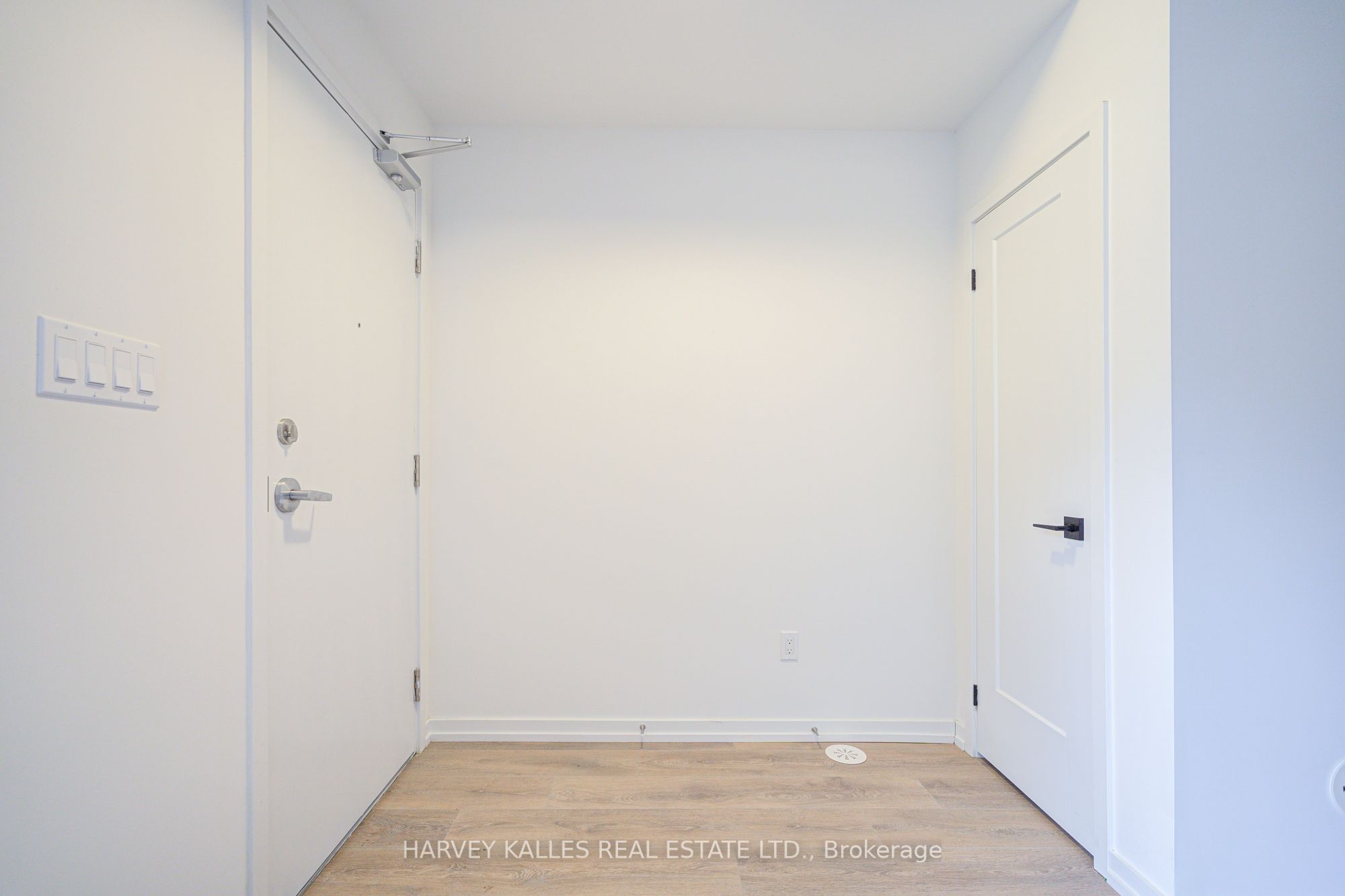 #241 - 22-24 Lytham Green Circle Property Photo 7