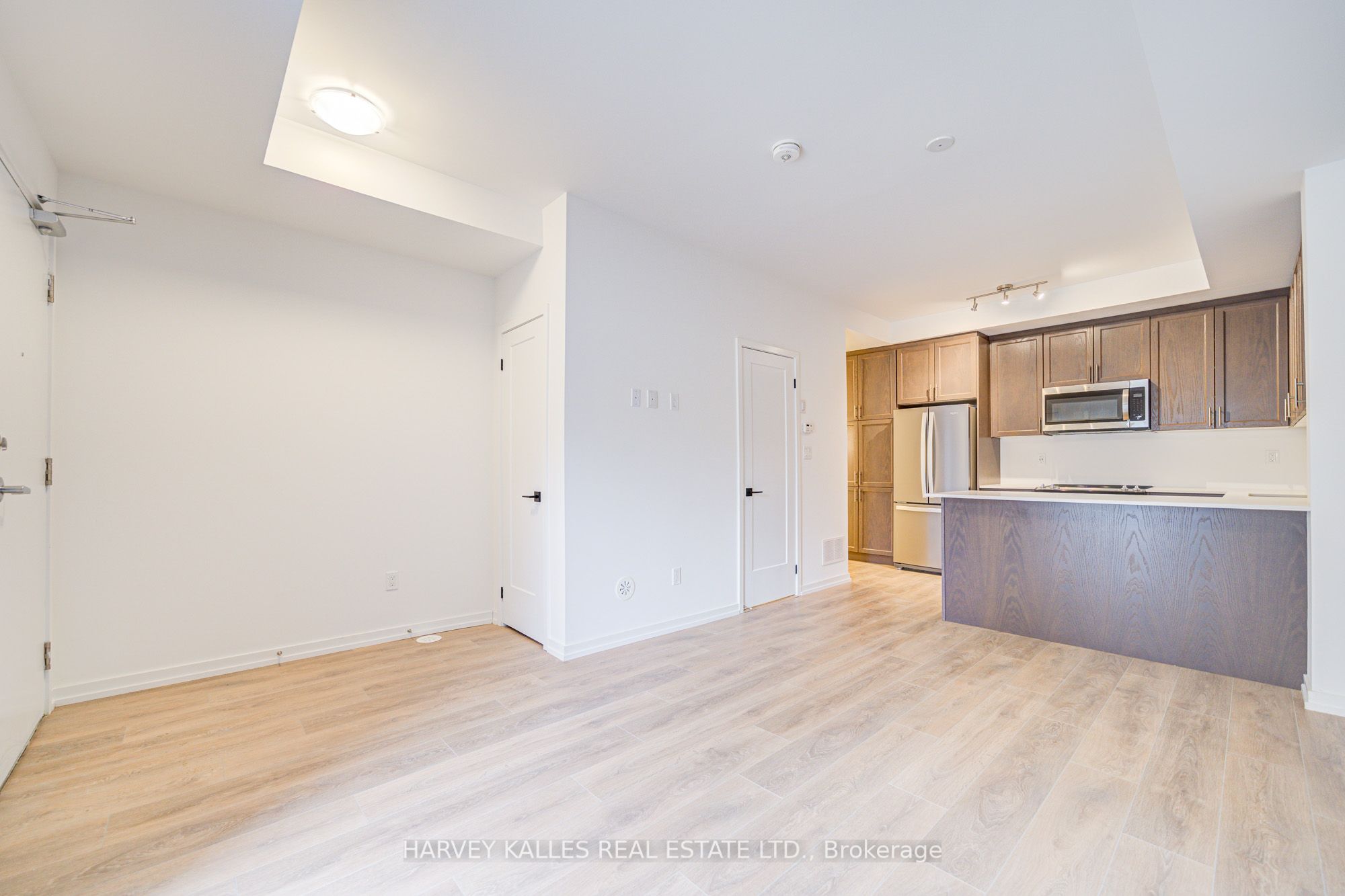 #241 - 22-24 Lytham Green Circle Property Photo 9