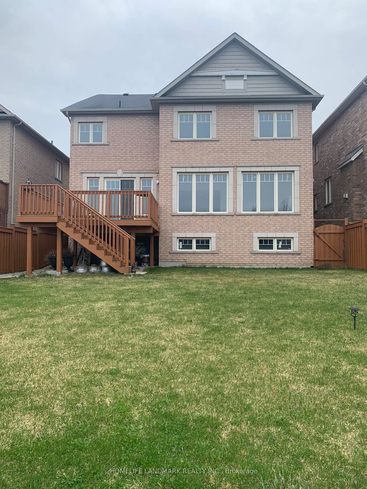 32 Philips Lake Court Property Photo 1
