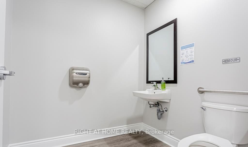 #11 - 16775 Yonge Street Property Photo 3