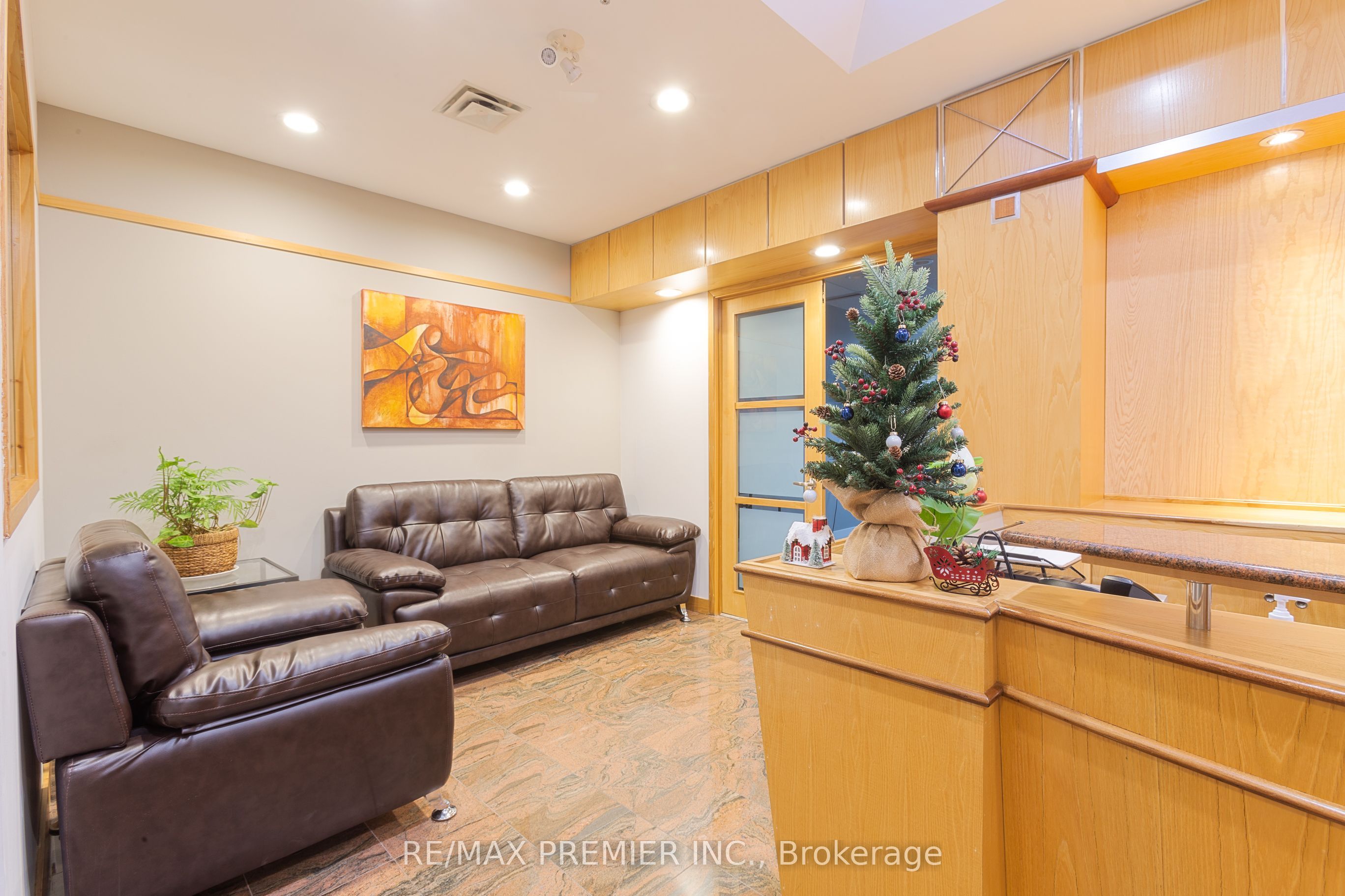 #305-j - 330 Highway 7 Drive Property Photo 3