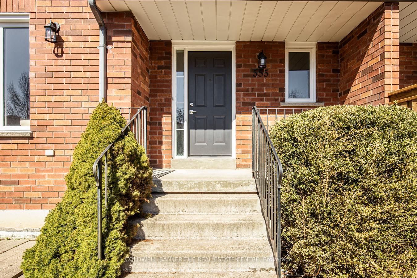 555 Walpole Crescent Property Photo 2