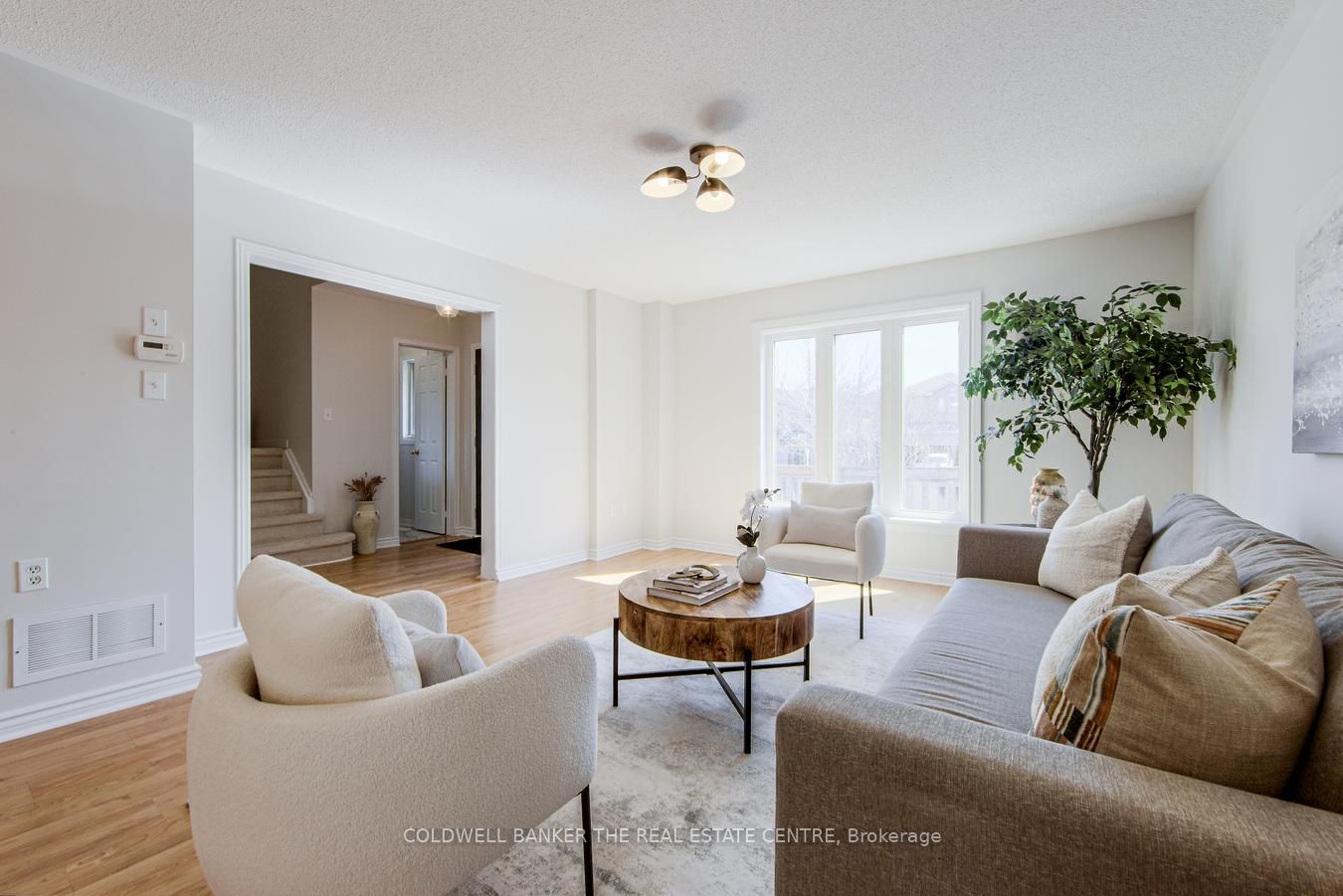 555 Walpole Crescent Property Photo 11