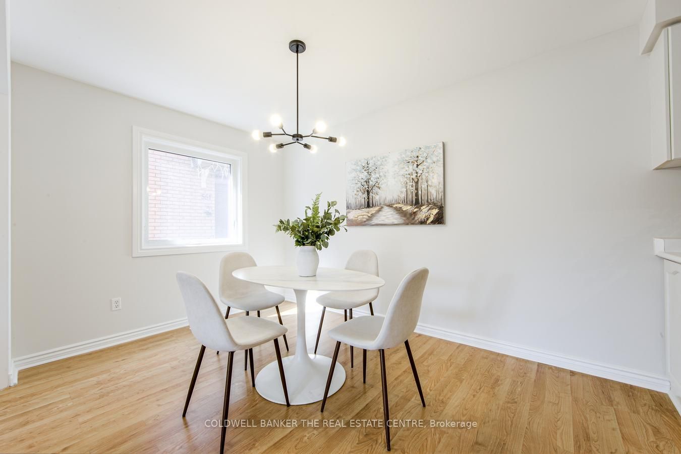 555 Walpole Crescent Property Photo 14