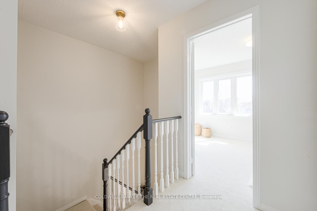 555 Walpole Crescent Property Photo 18