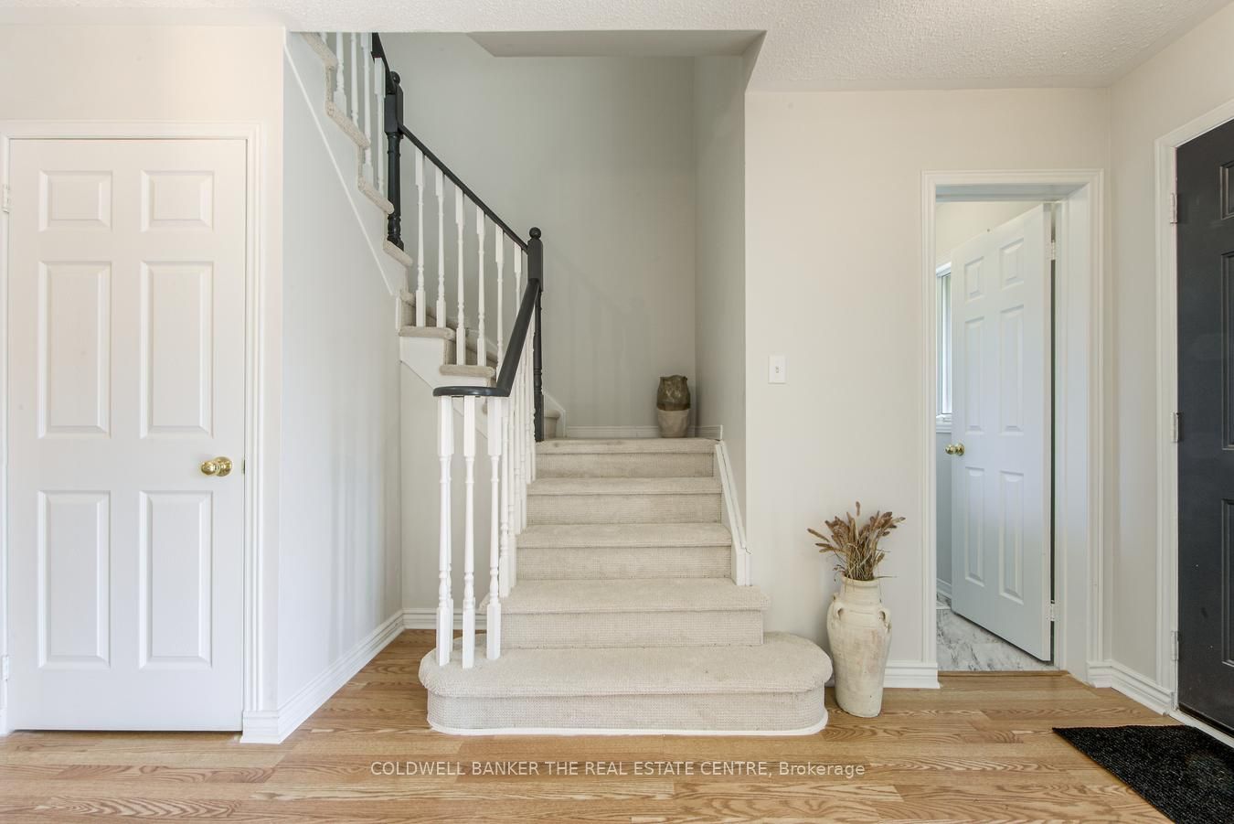 555 Walpole Crescent Property Photo 19