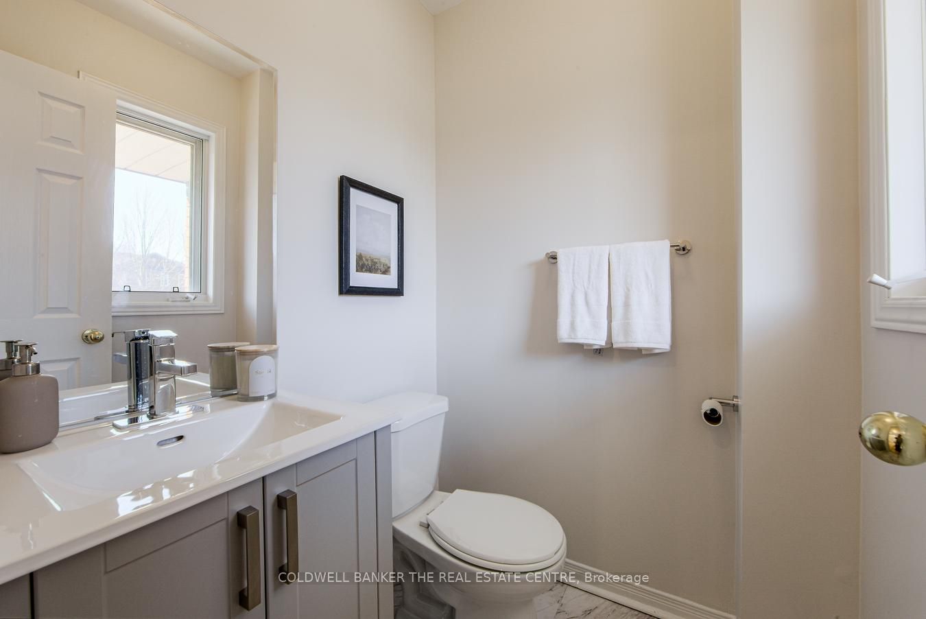 555 Walpole Crescent Property Photo 20