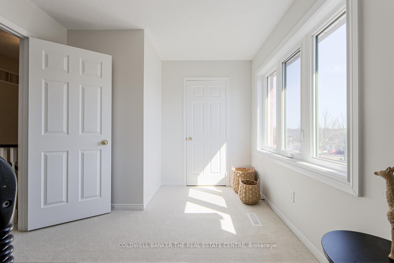 555 Walpole Crescent Property Photo 27