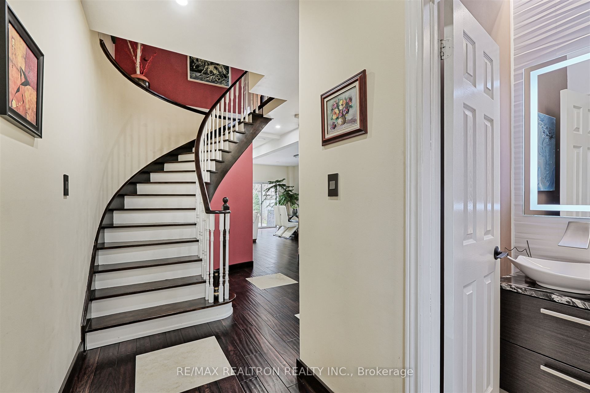 626 College Manor Drive Property Photo 3
