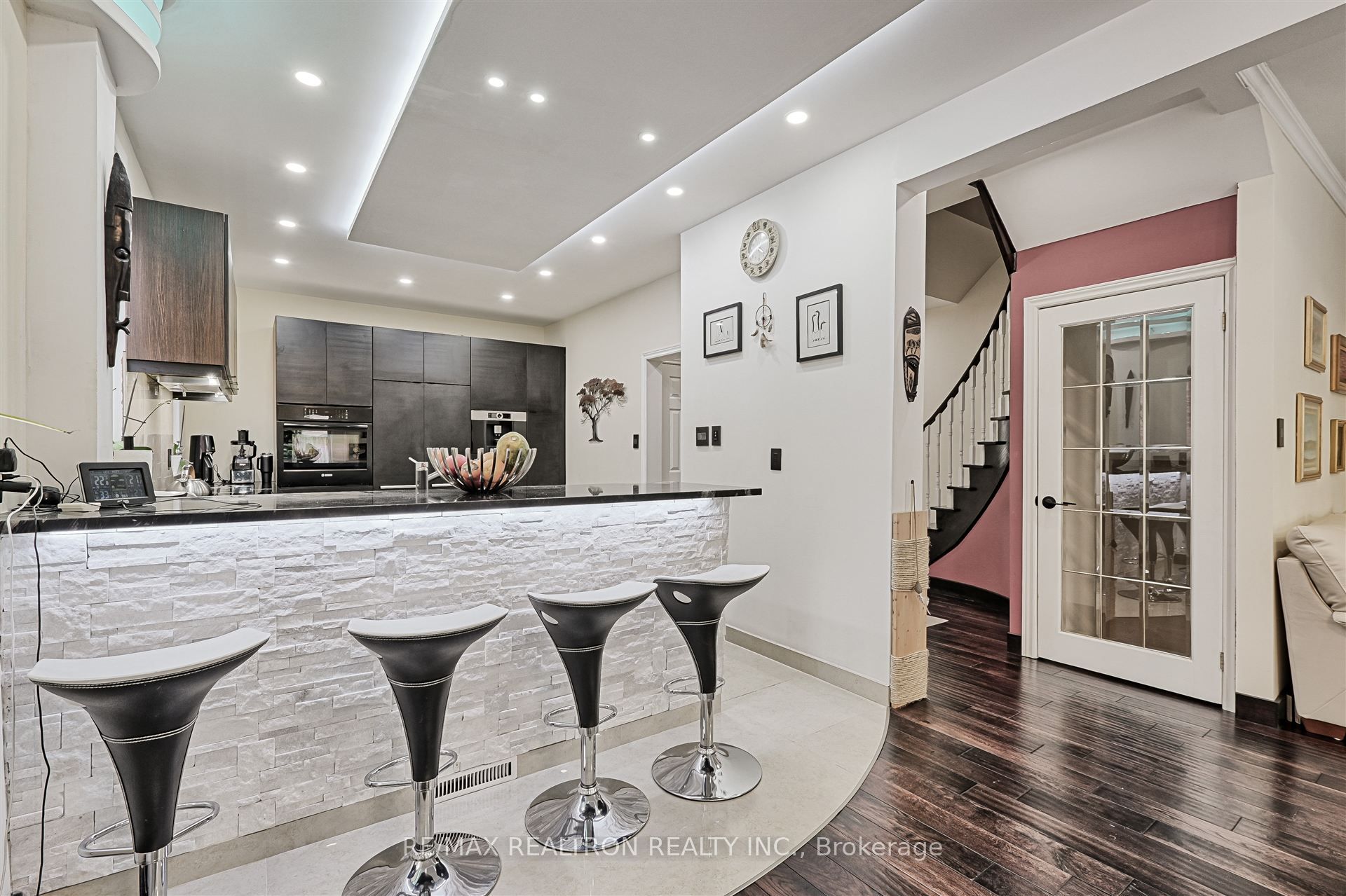 626 College Manor Drive Property Photo 10