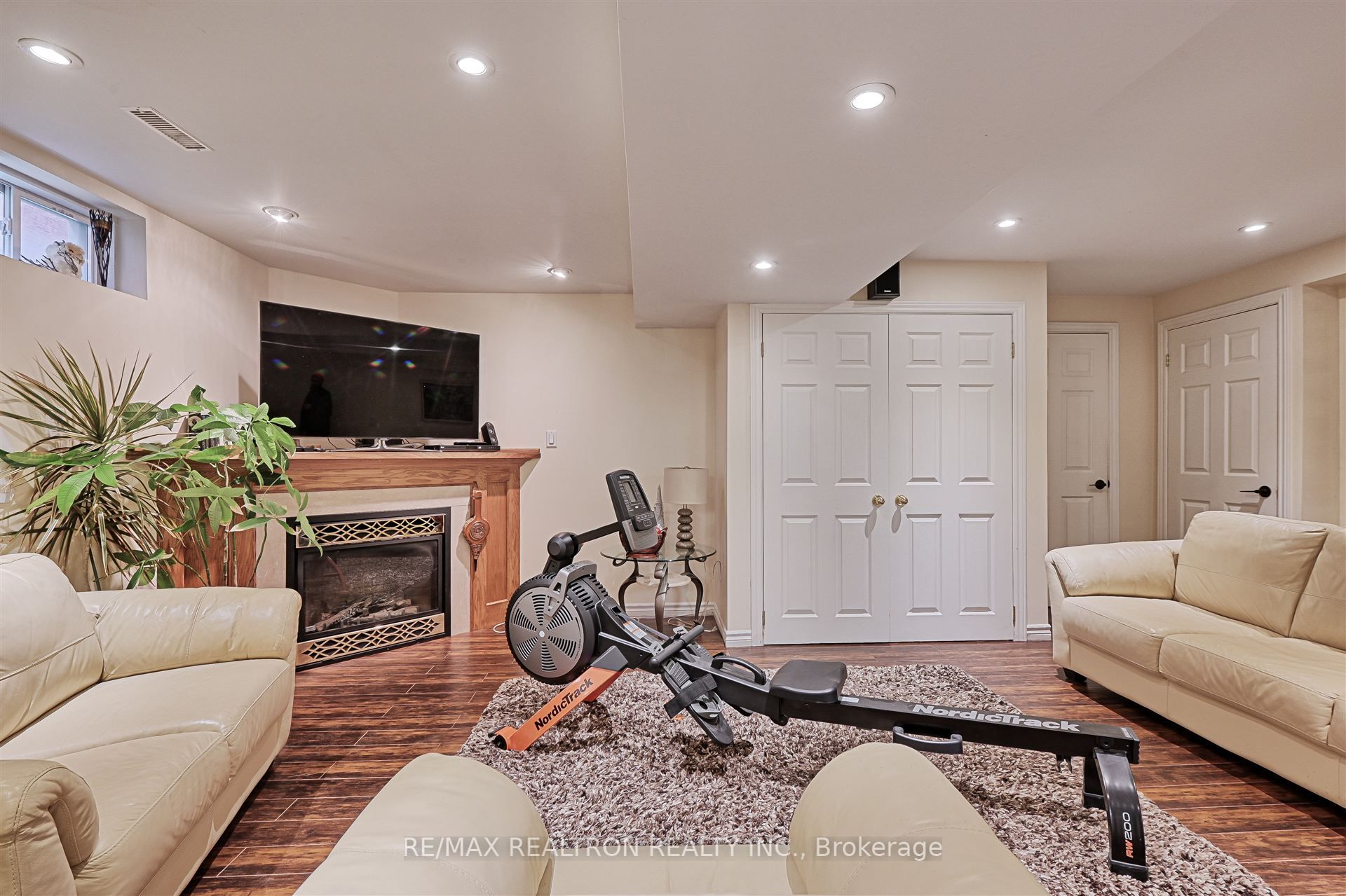 626 College Manor Drive Property Photo 32