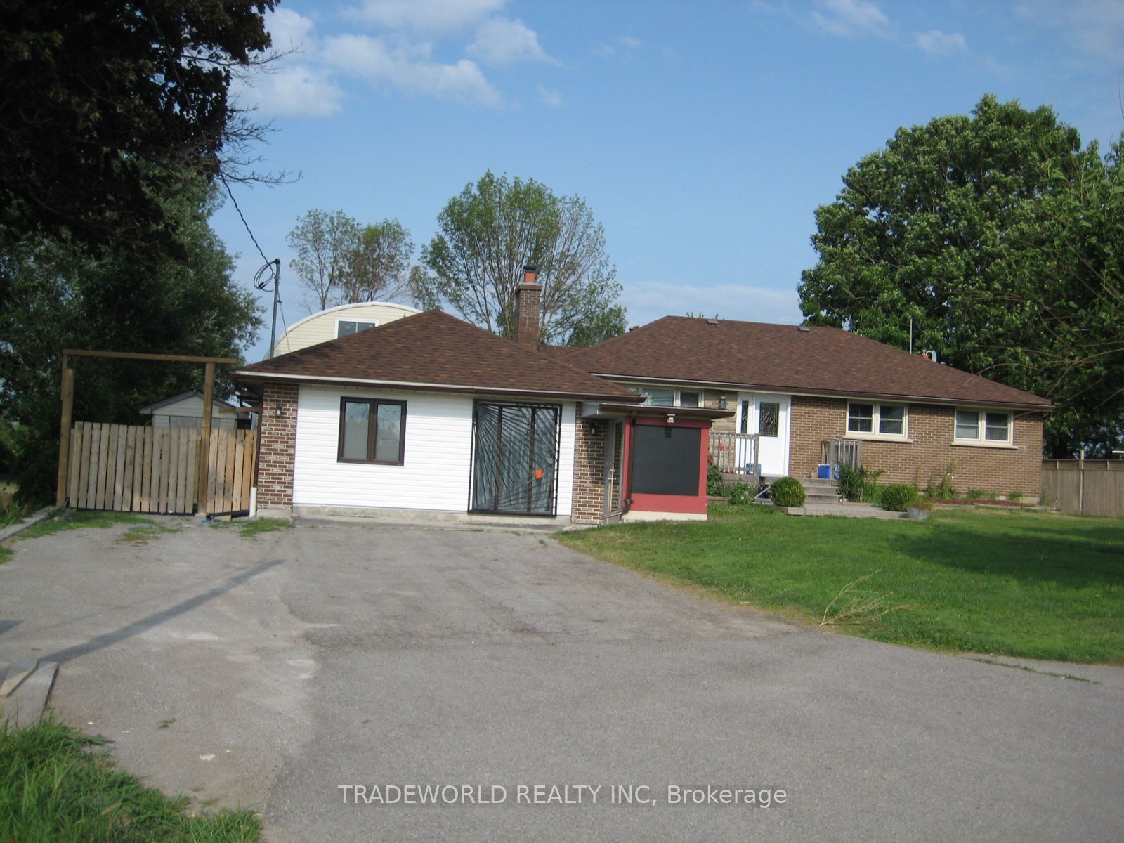 23497 Woodbine Ave Property Photo