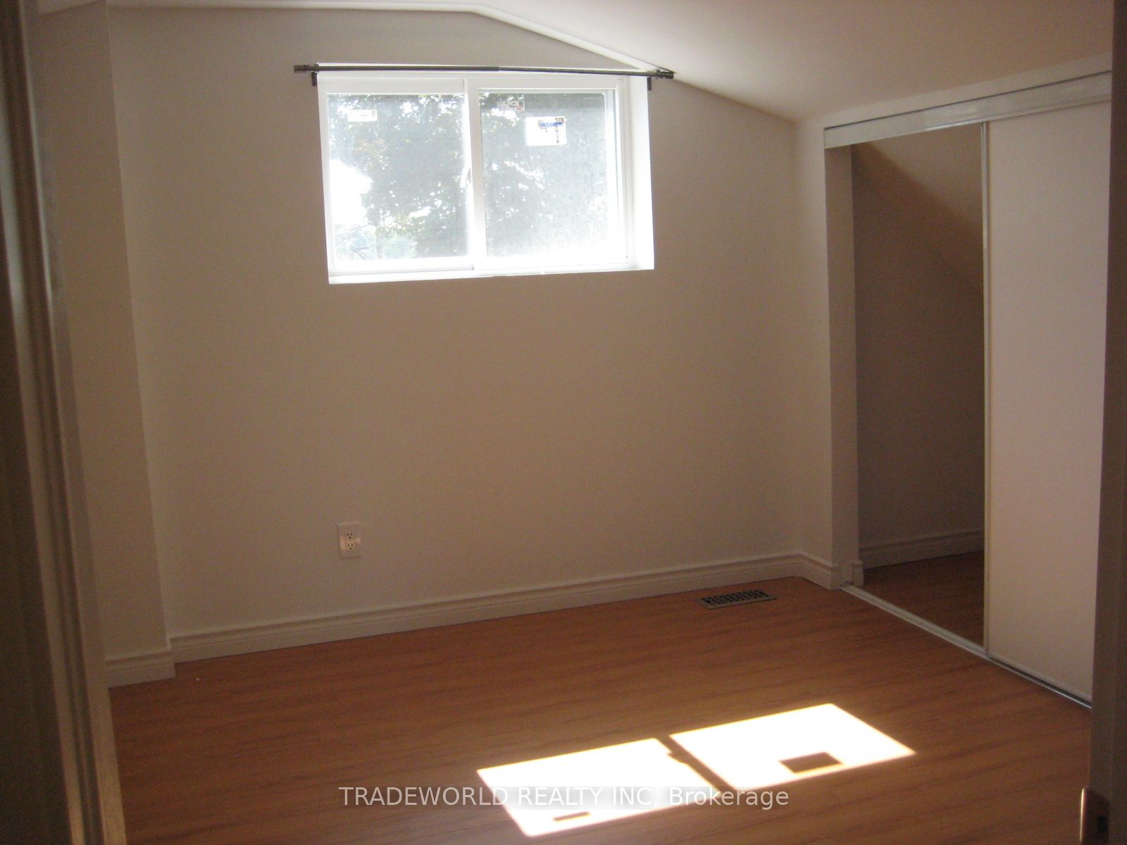 23497 Woodbine Avenue 2 Property Photo 8