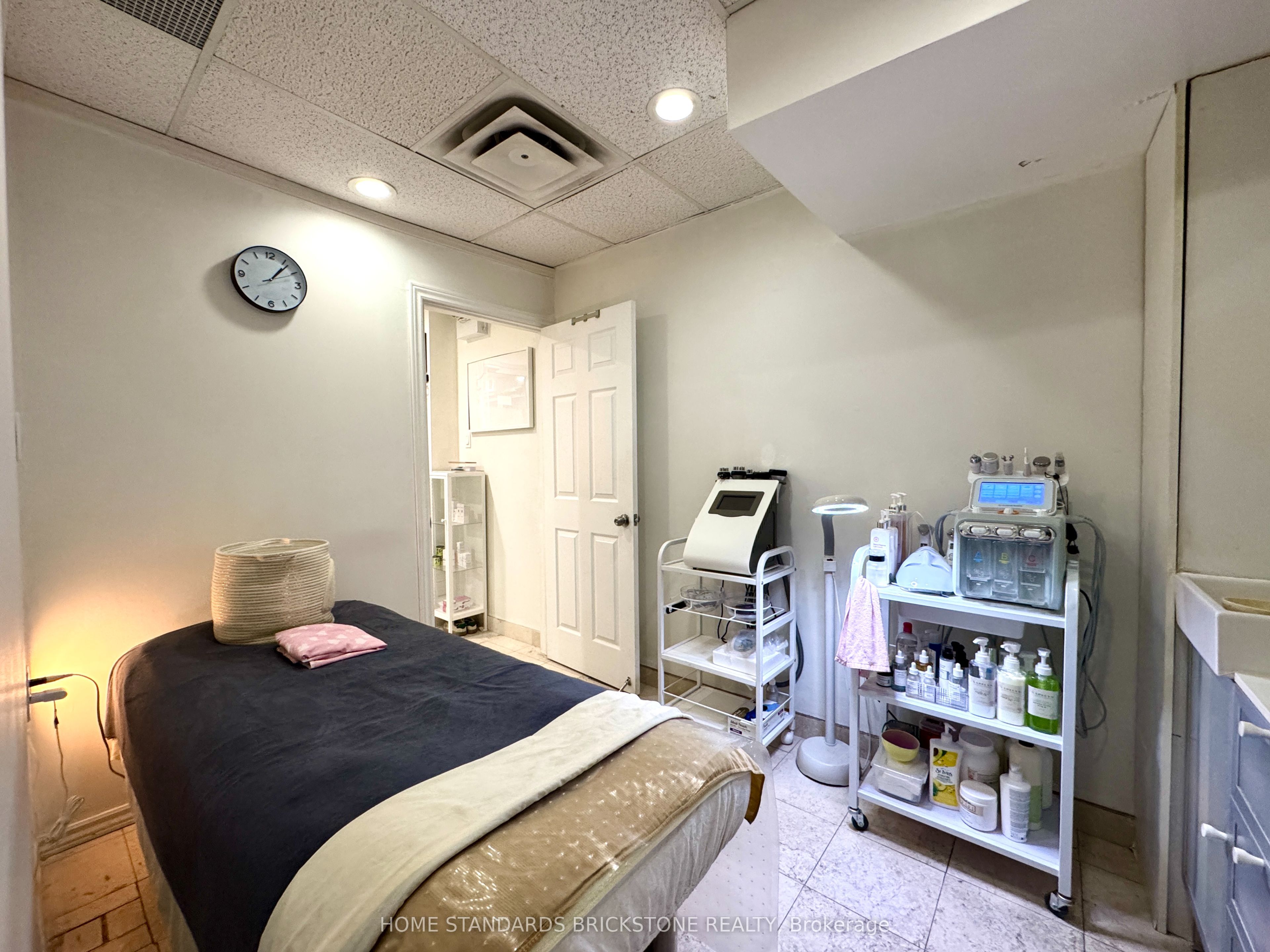 #38b - 7378 Yonge Street Property Photo 5