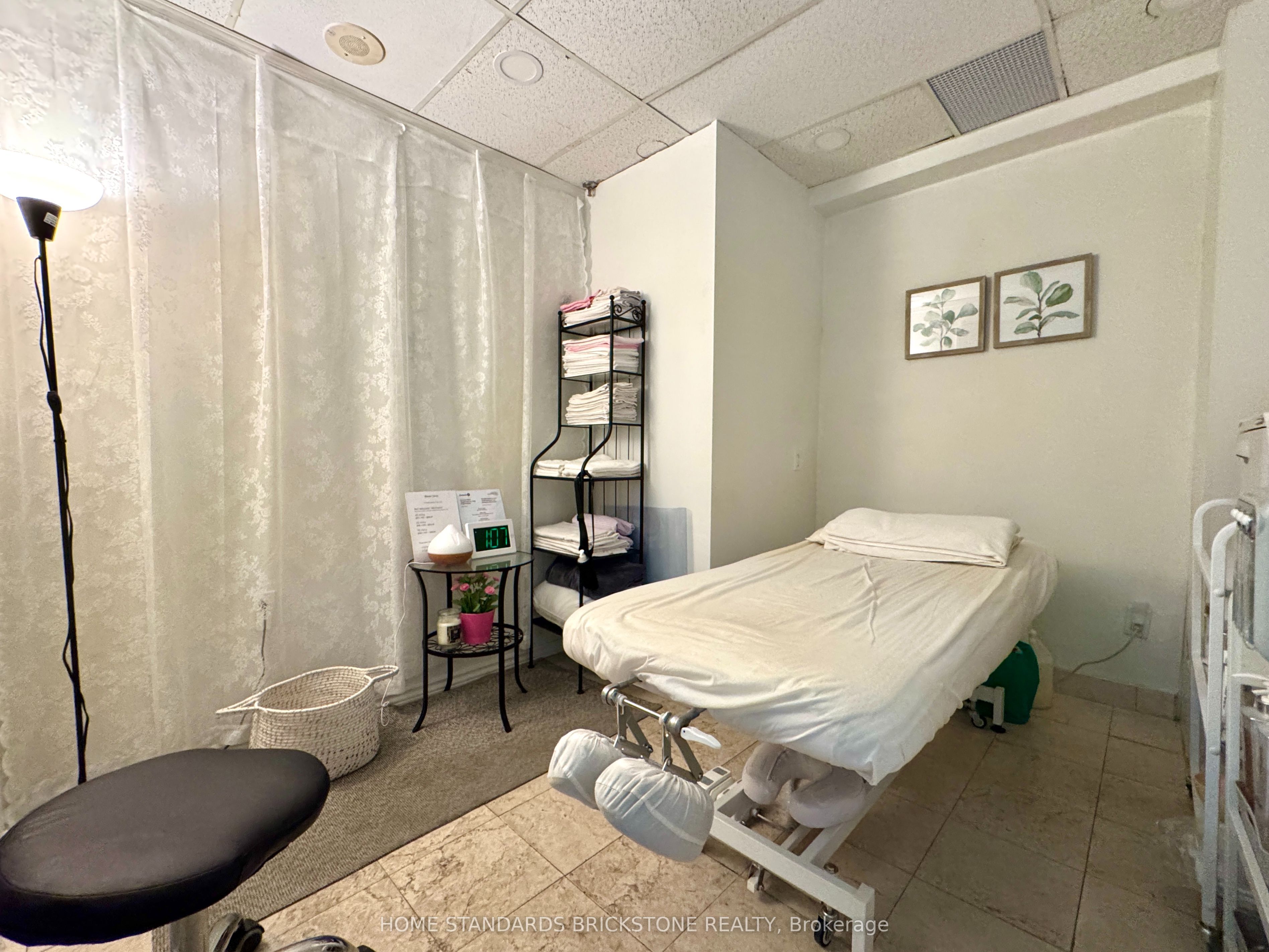 #38b - 7378 Yonge Street Property Photo 6