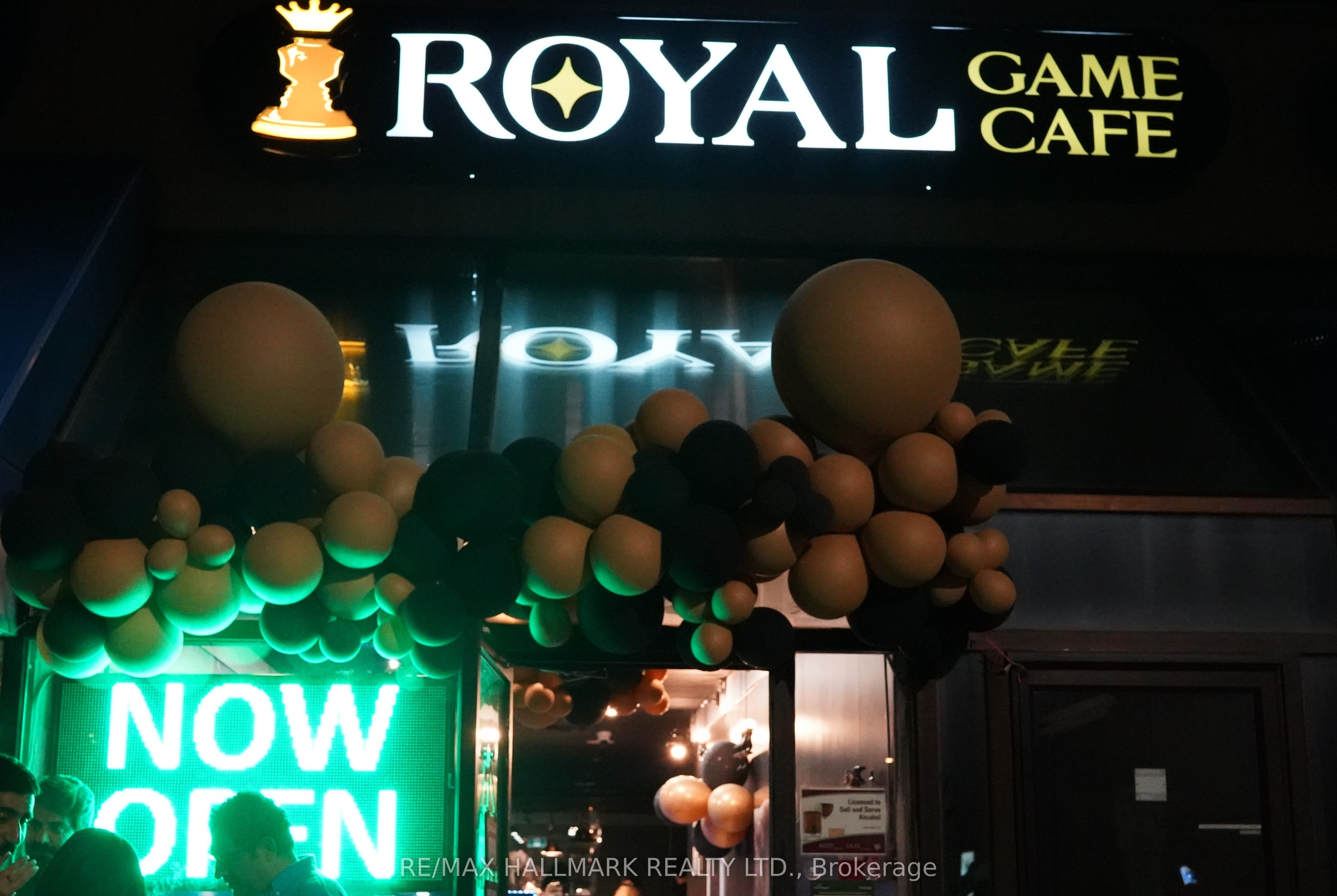 #204 - 9737 Yonge Street Property Photo 2