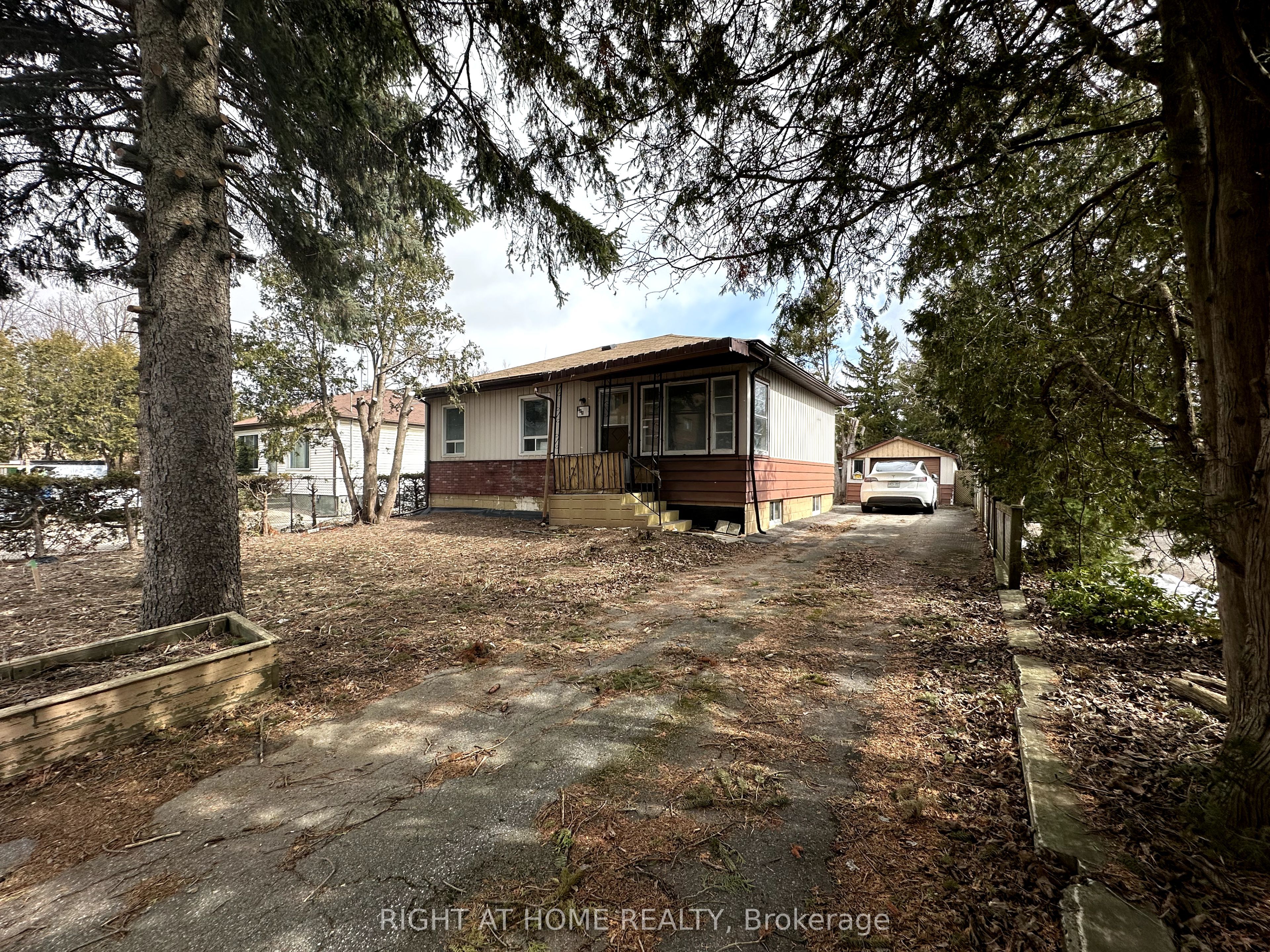 225 Essex Avenue Property Photo 1