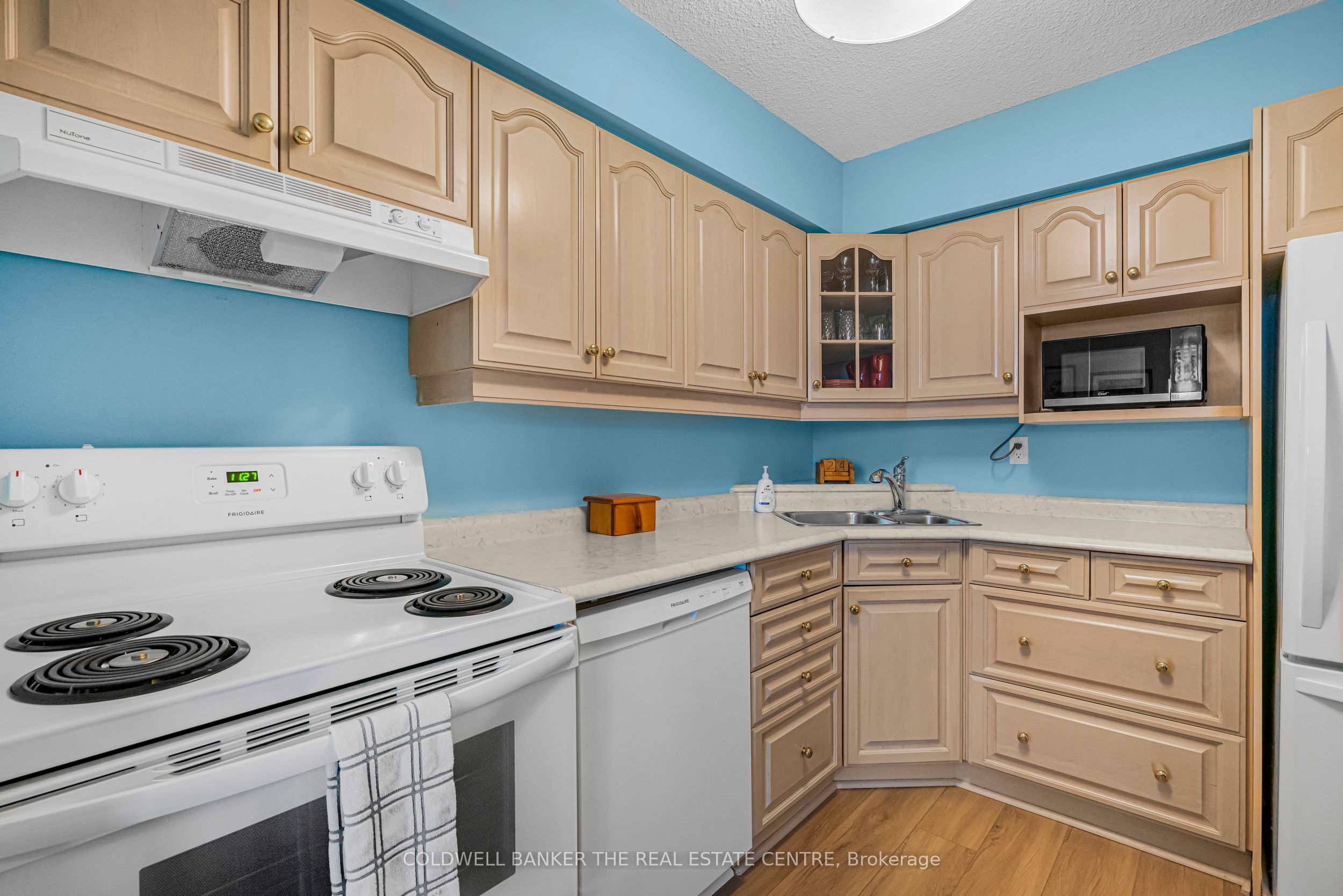 #606 - 40 William Roe Boulevard Property Photo 8