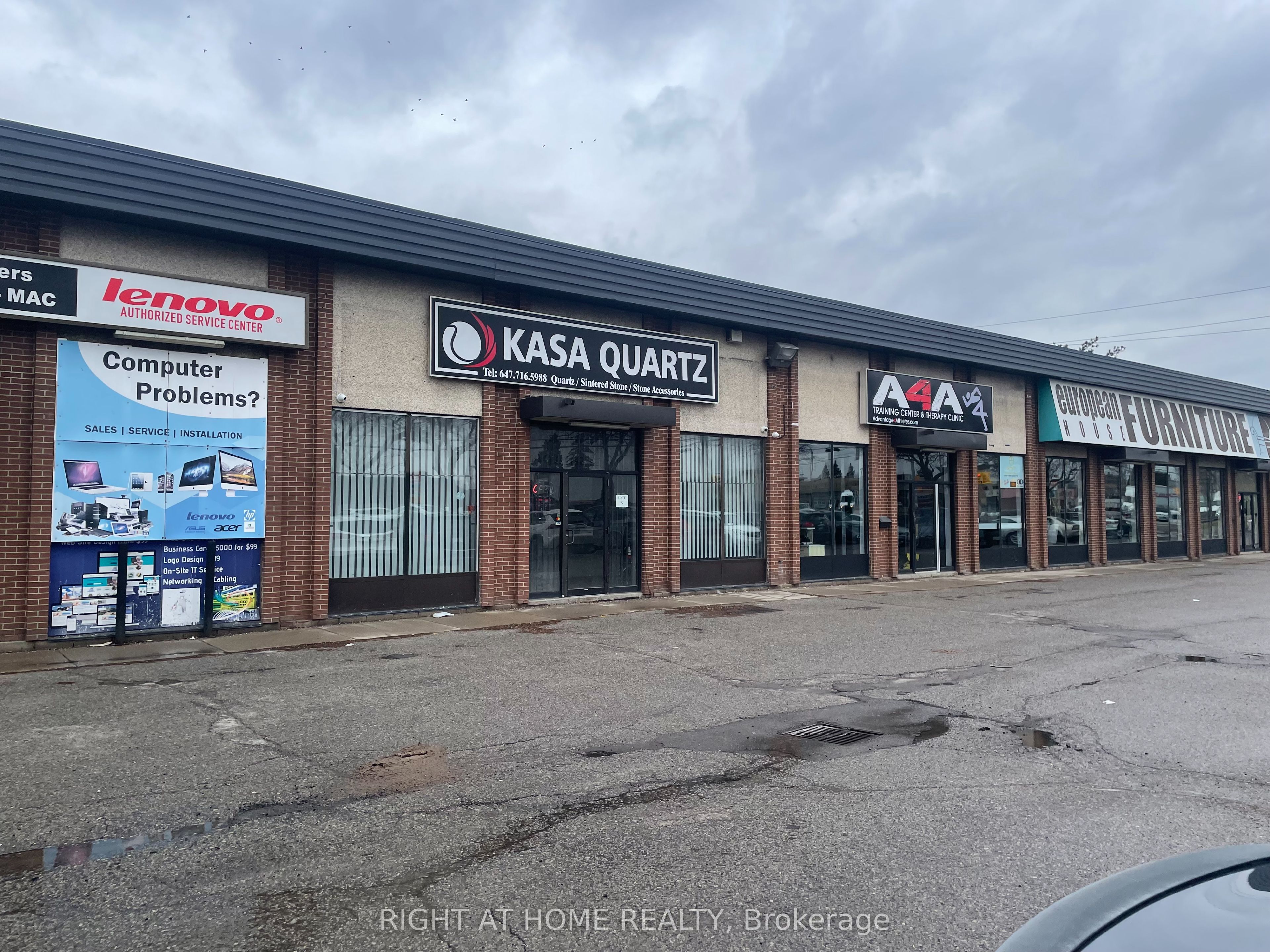 #5 - 7310 Woodbine Avenue Property Photo 1