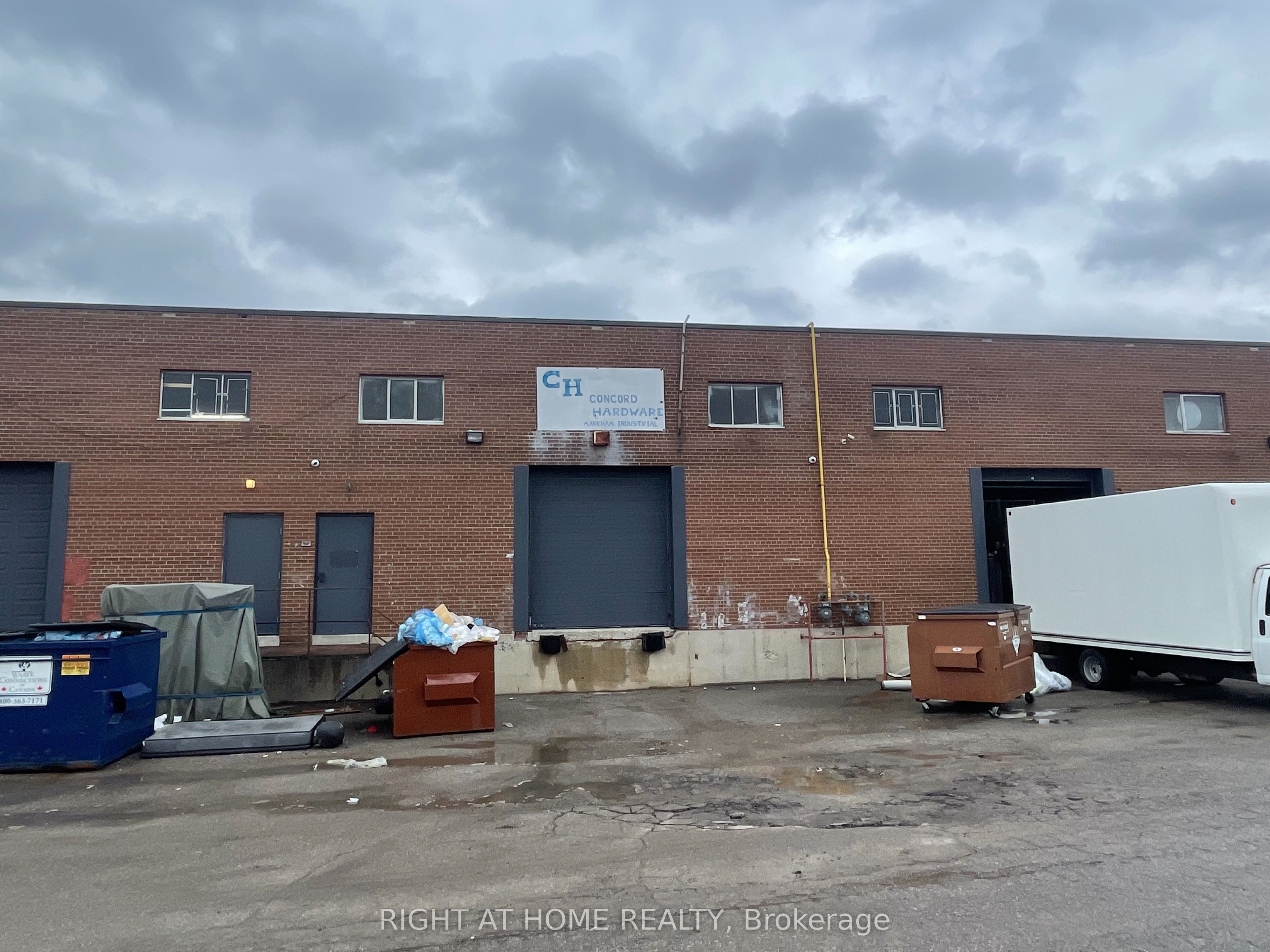 #5 - 7310 Woodbine Avenue Property Photo 5