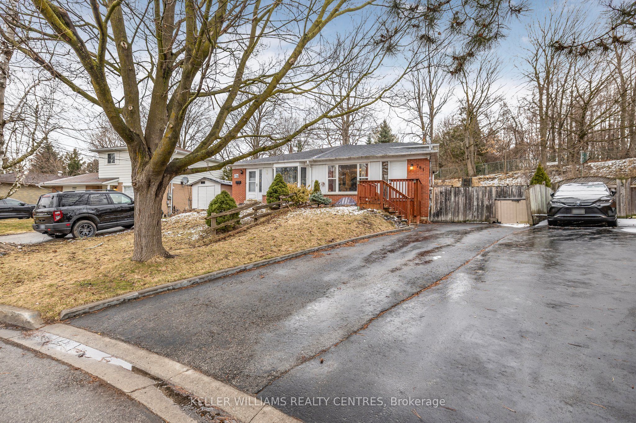781 Greenfield Crescent Property Photo 1
