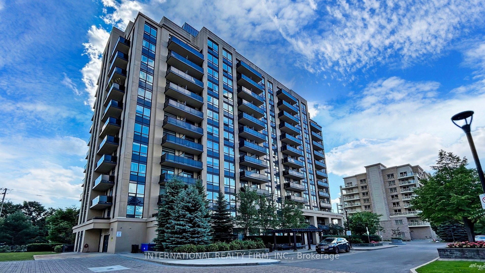 520 Steeles Ave W Property Photo