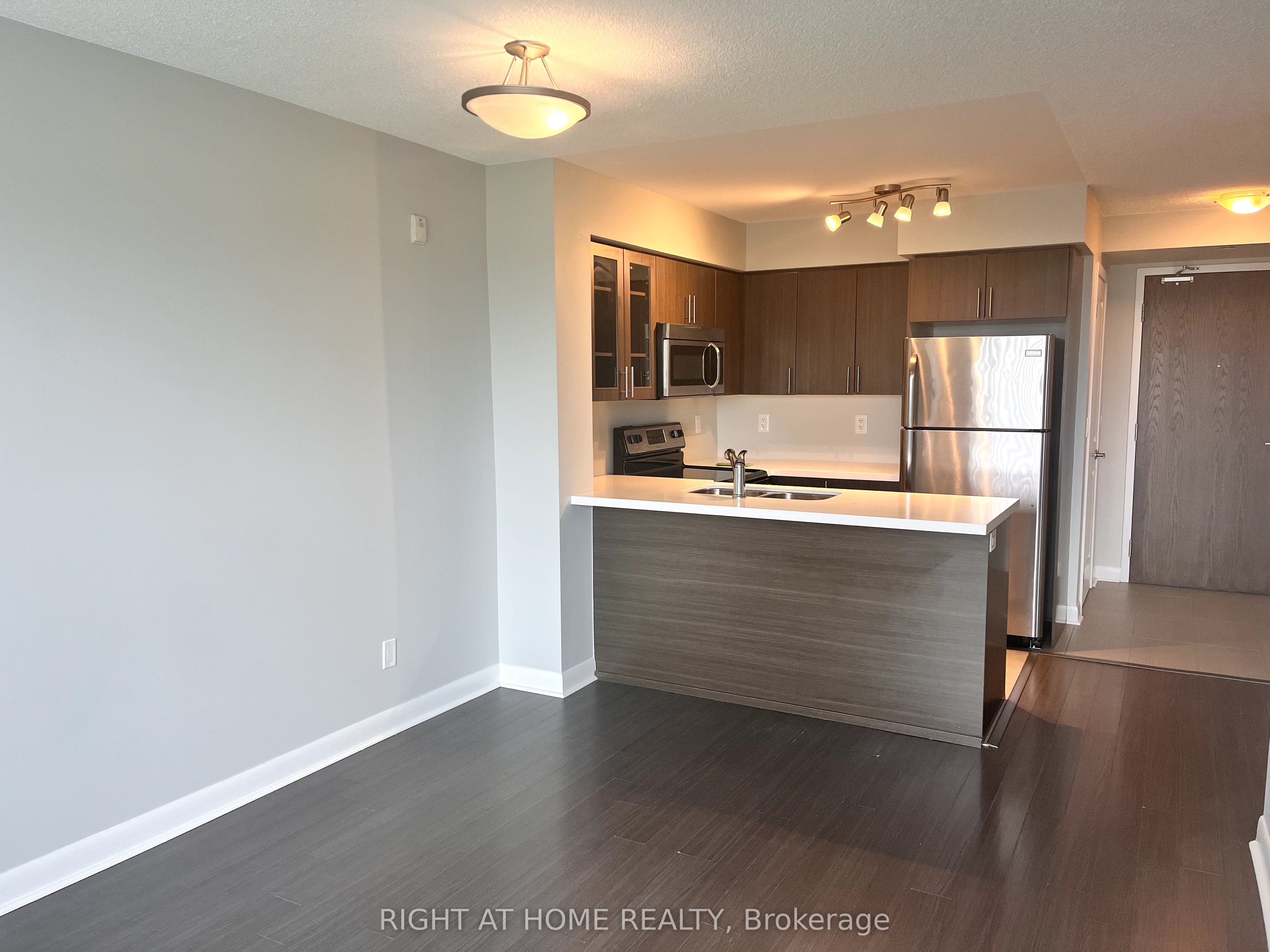 #607 - 75 Norman Bethune Avenue Property Photo