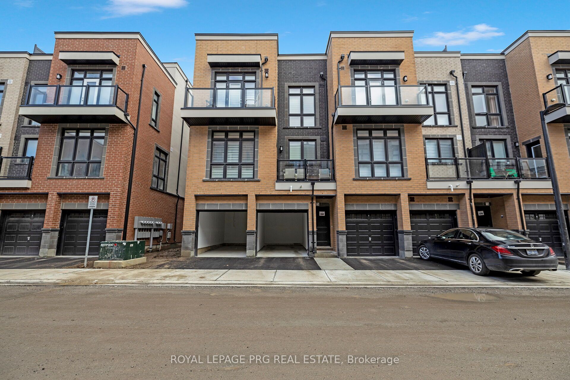 12860 Yonge St Property Photo