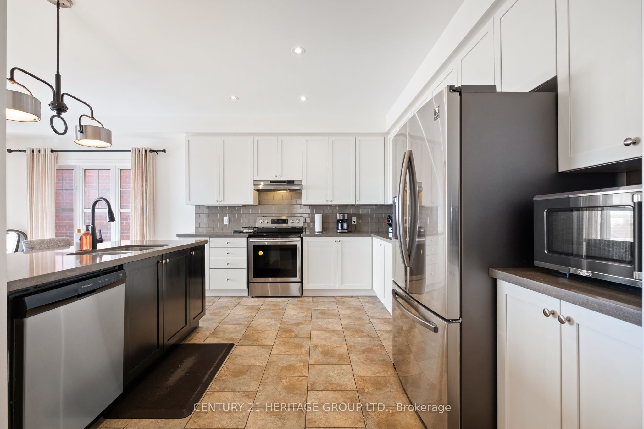 223 Armstrong Crescent Property Photo 7