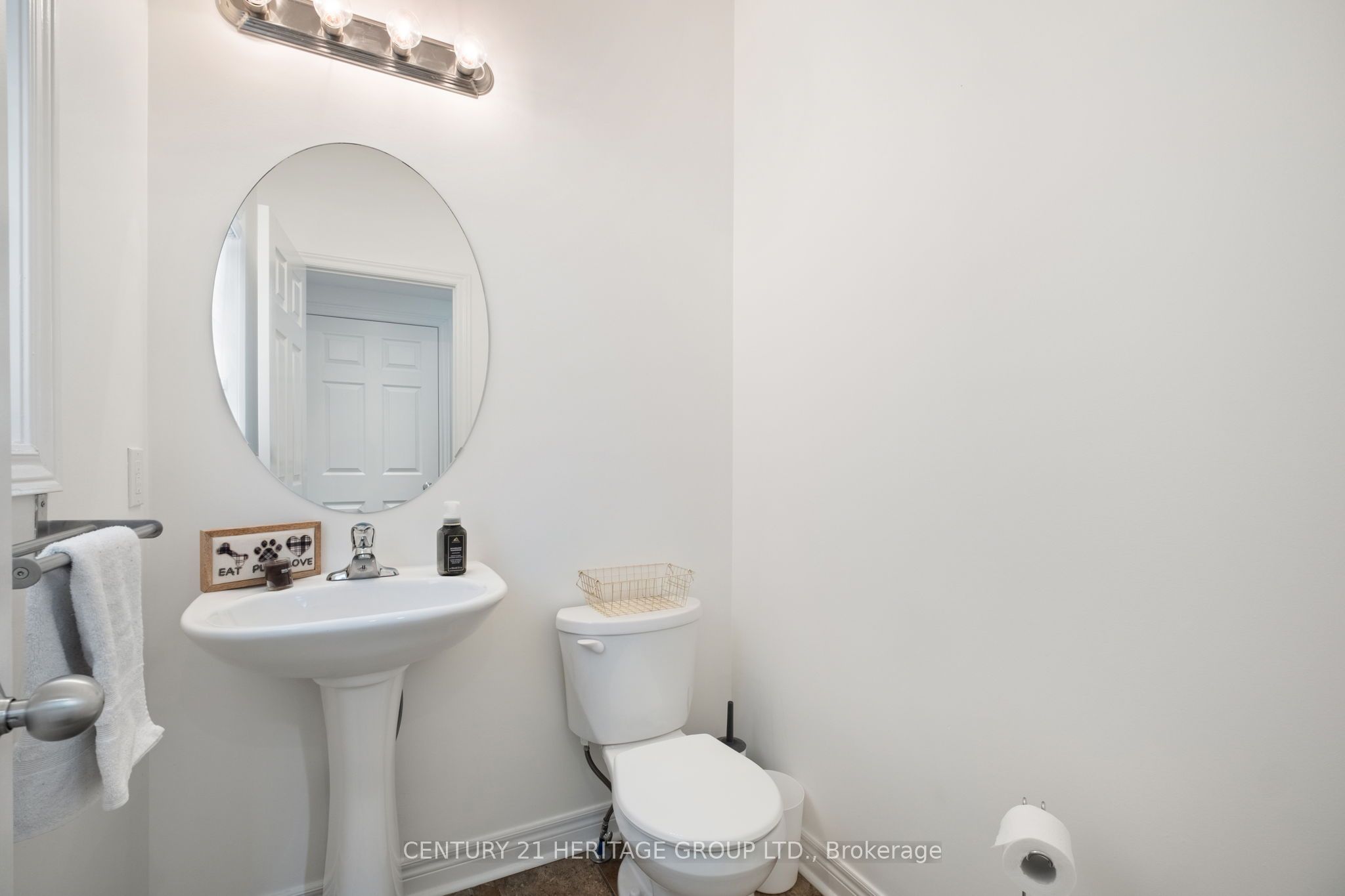 223 Armstrong Crescent Property Photo 16
