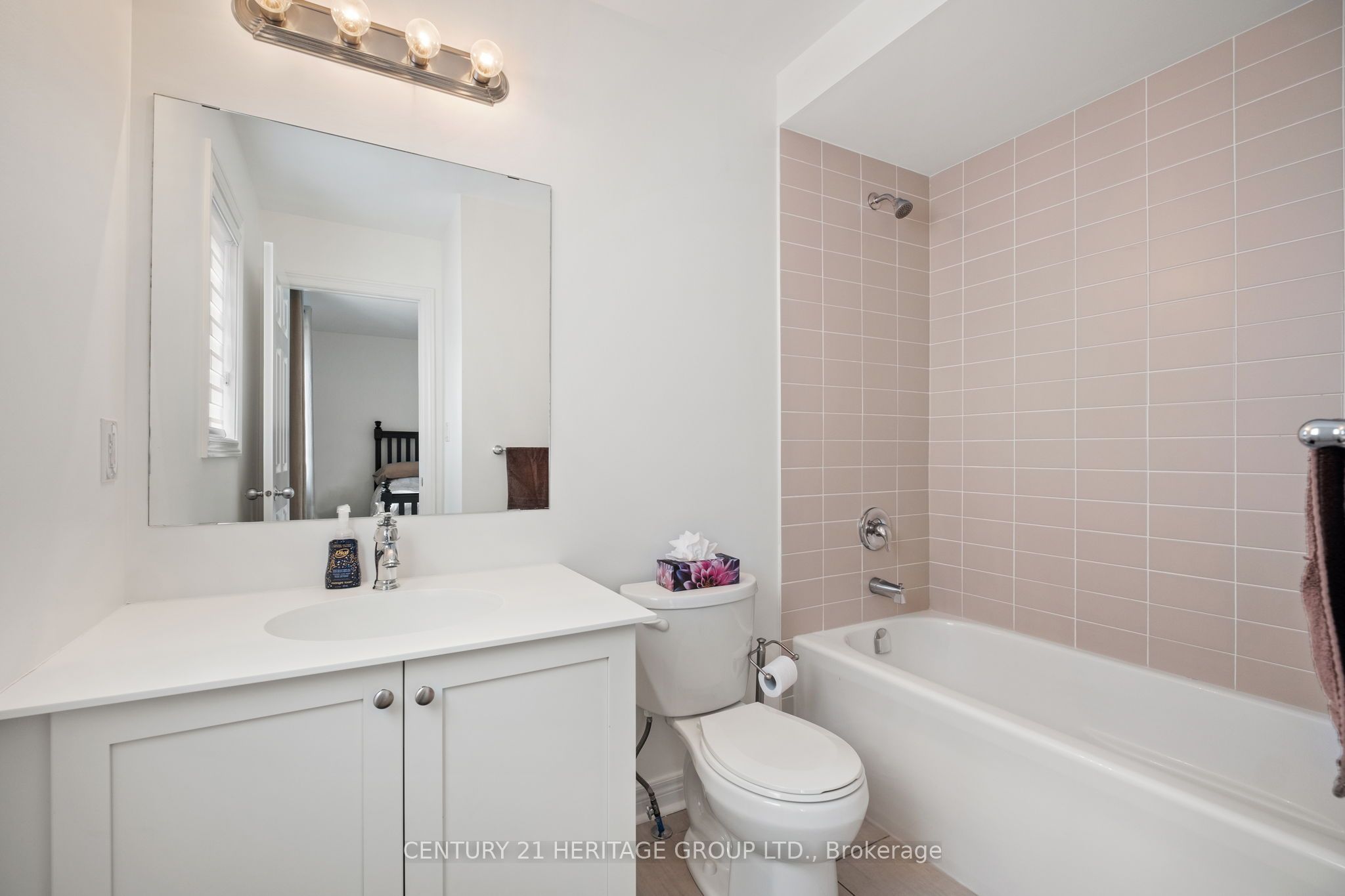 223 Armstrong Crescent Property Photo 32