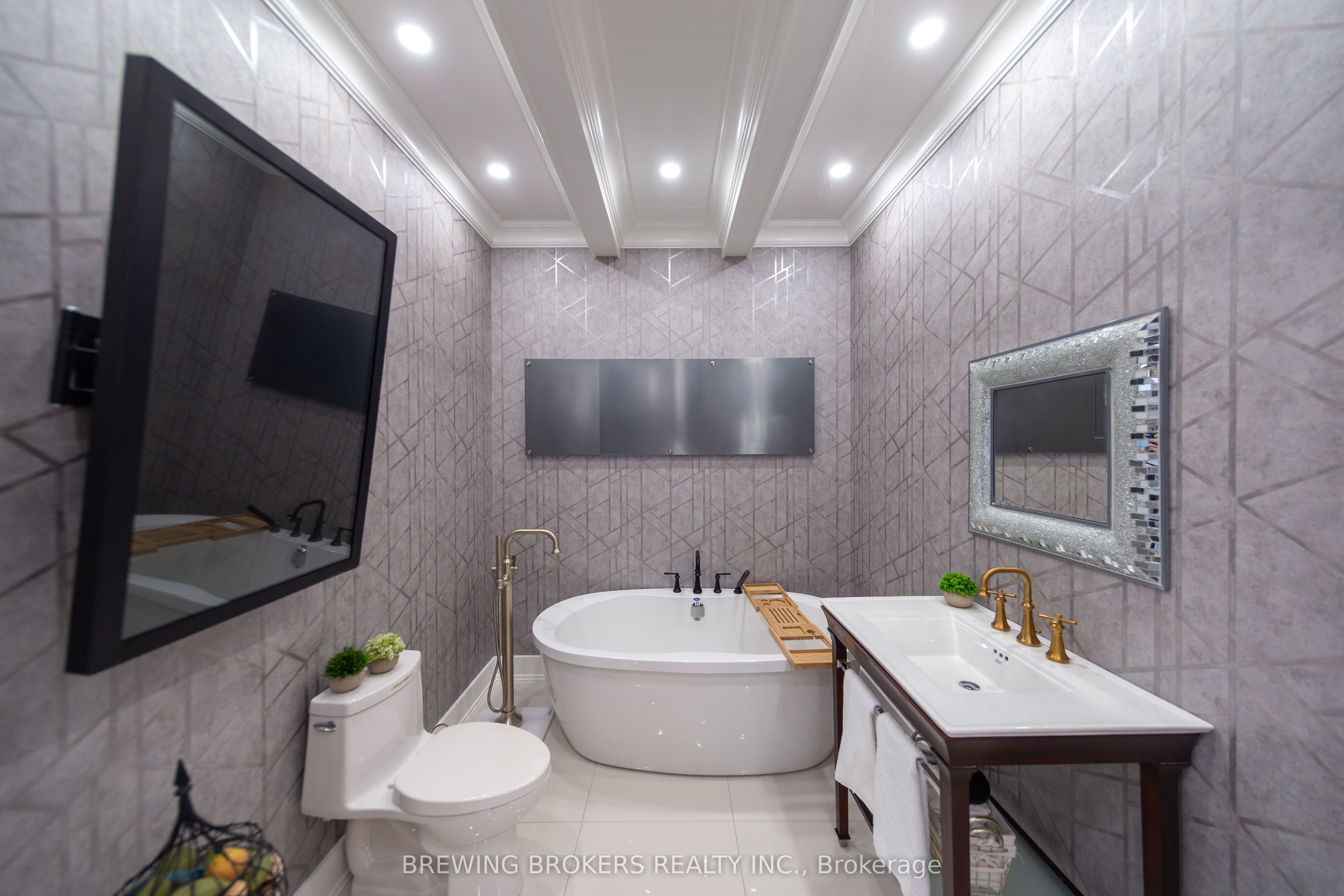 #14 - 636 Edward Avenue Property Photo 10
