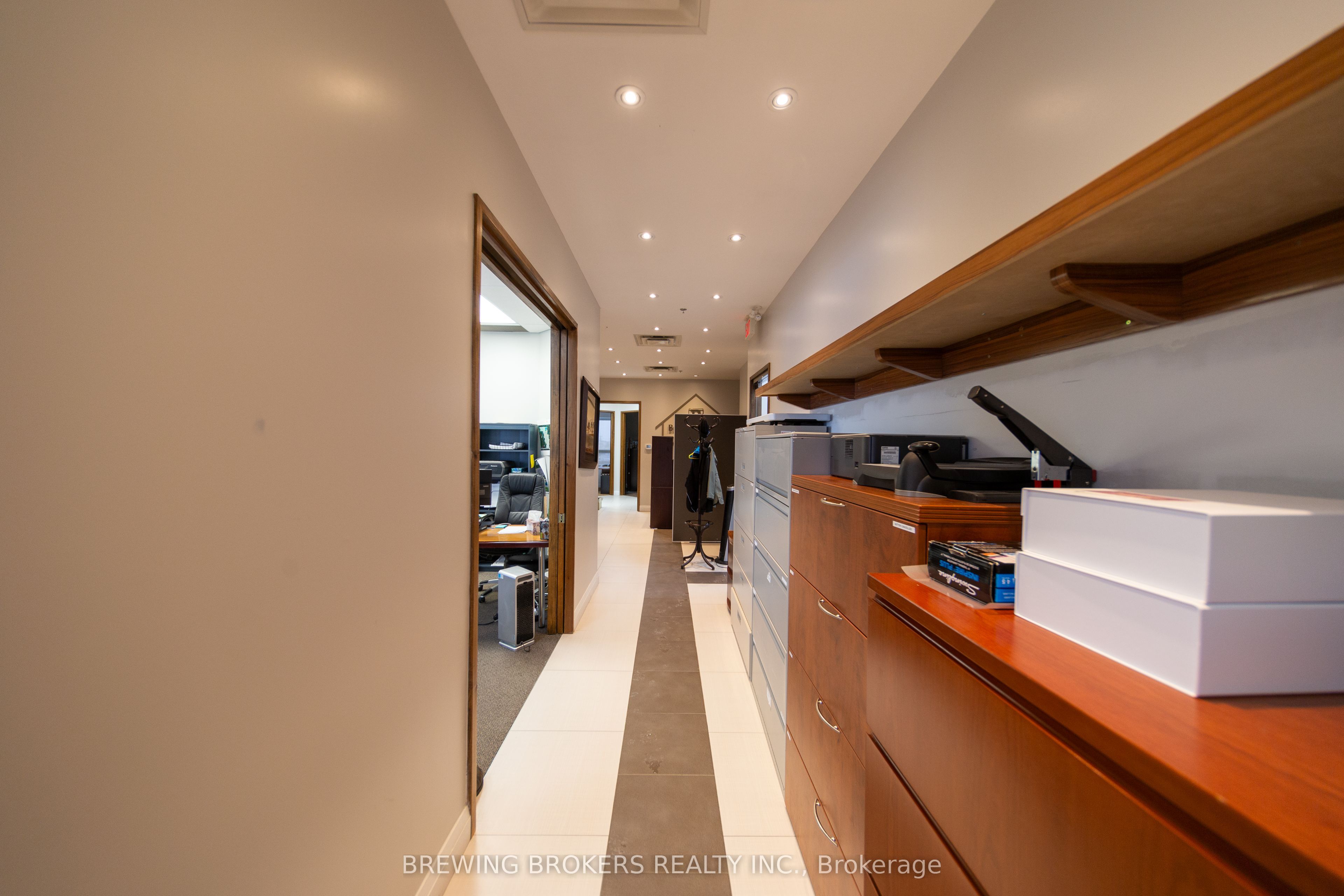 #14 - 636 Edward Avenue Property Photo 28