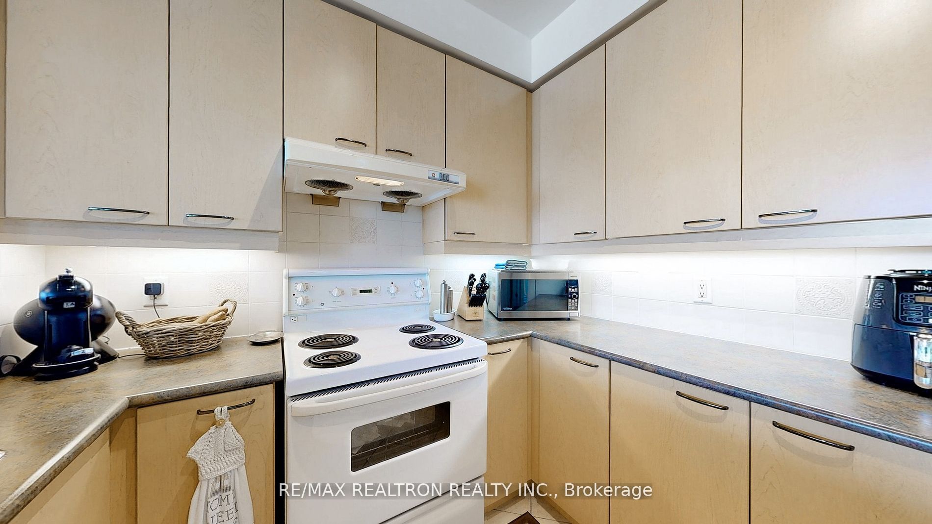 48 Suncrest Boulevard W Lph #6 Property Photo 13