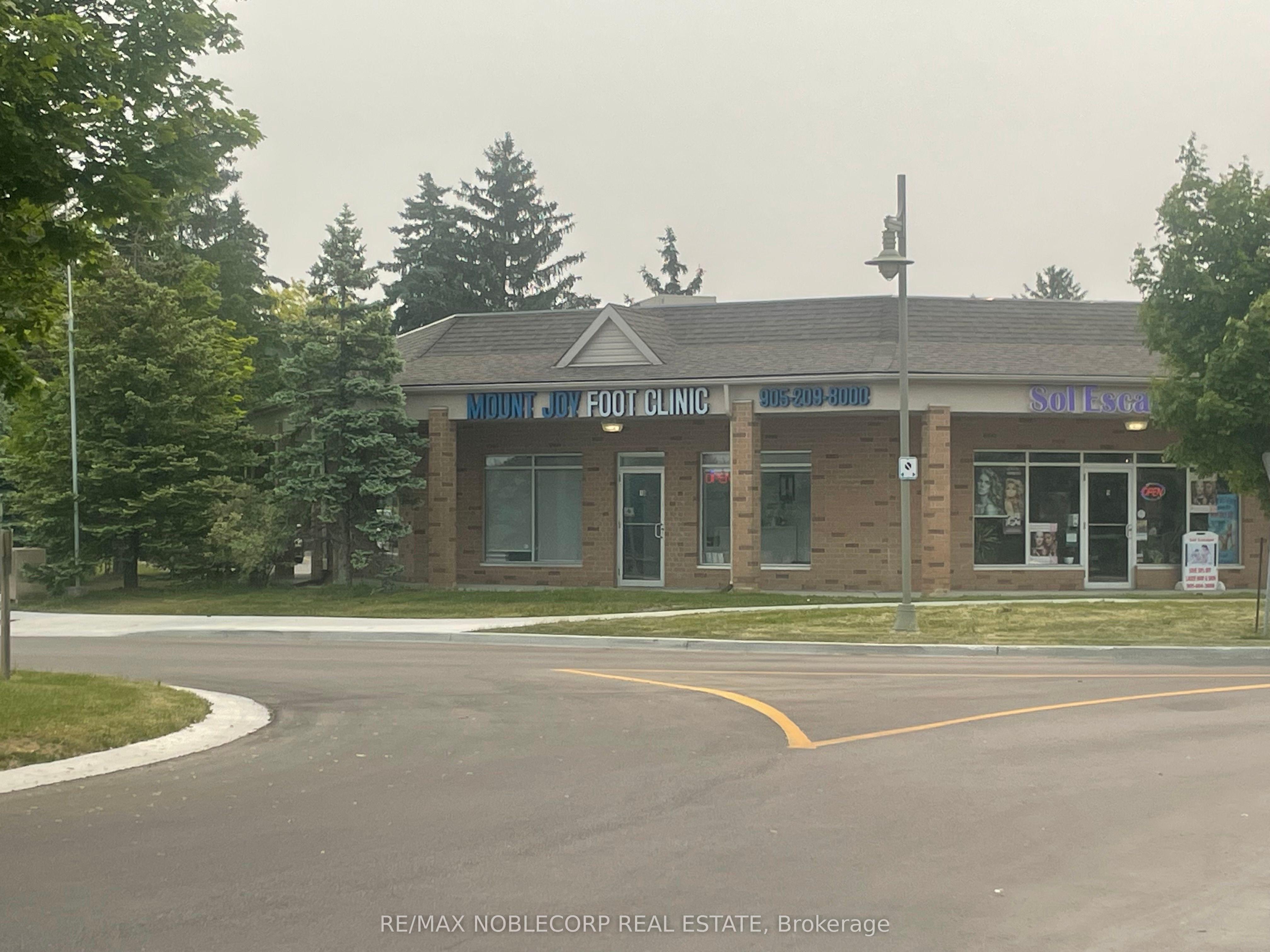 #9 - 5 Swan Lake Boulevard Property Photo 2