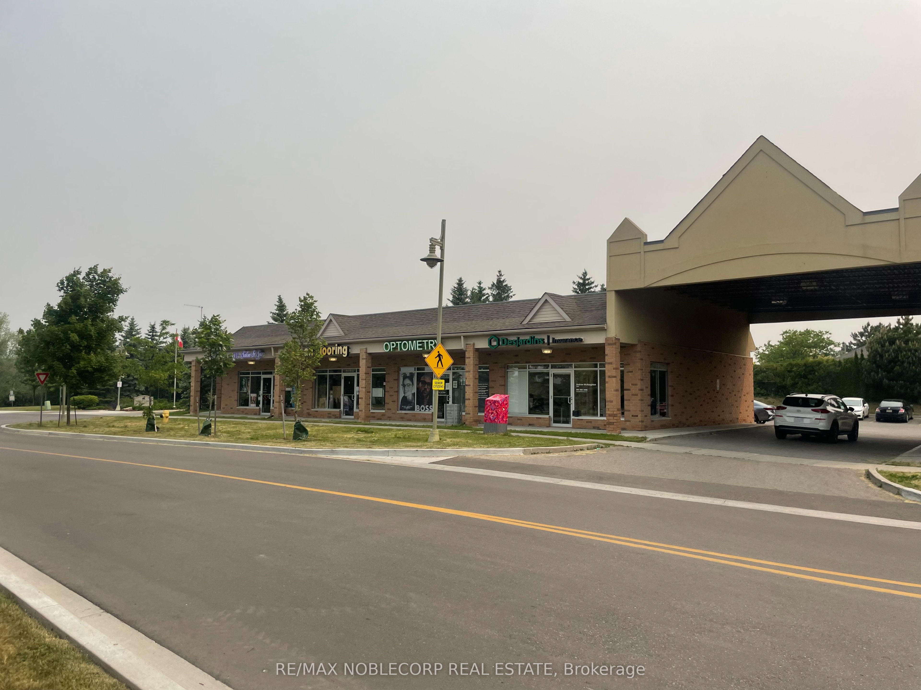 #9 - 5 Swan Lake Boulevard Property Photo 3