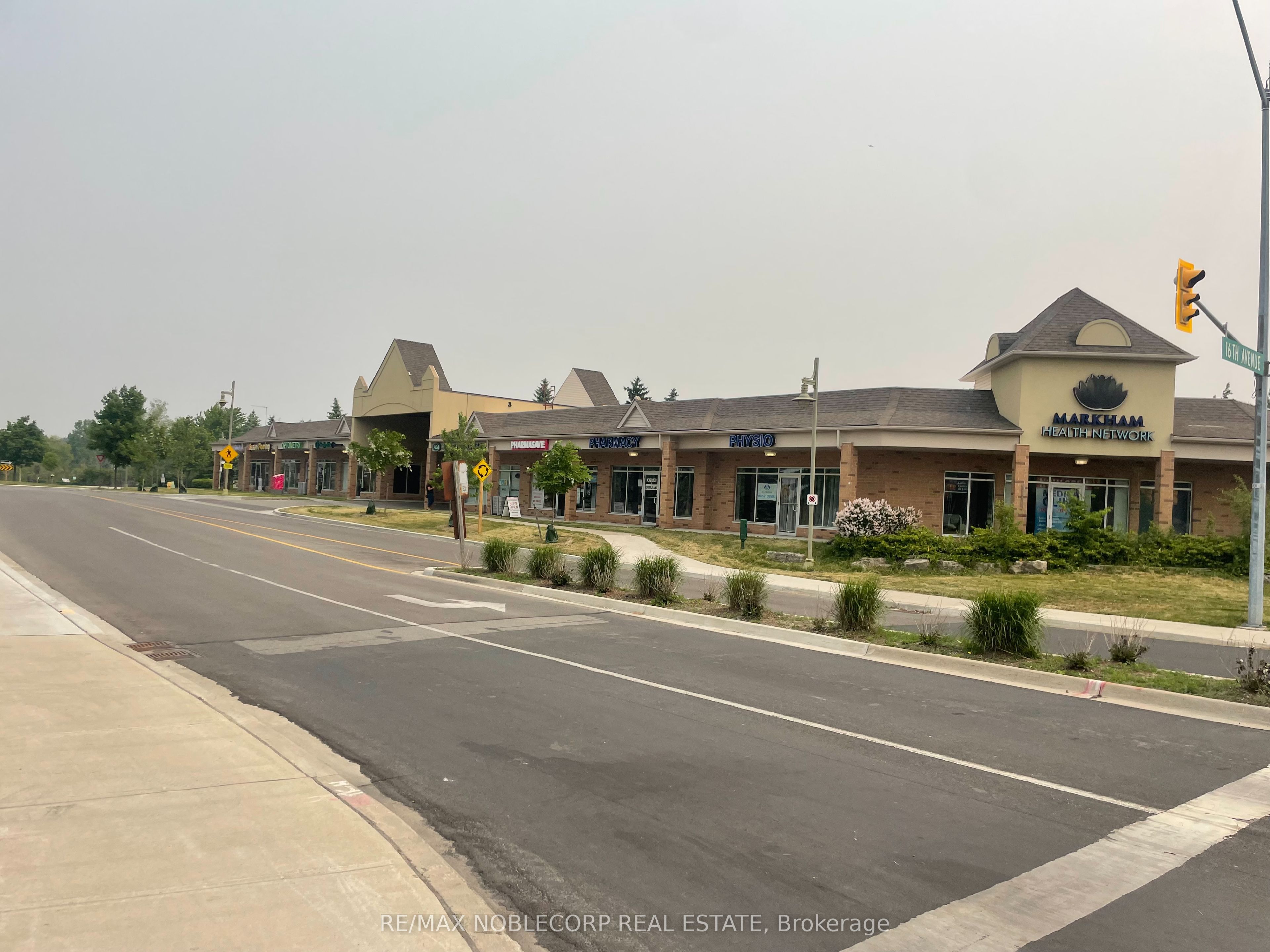 #9 - 5 Swan Lake Boulevard Property Photo 4