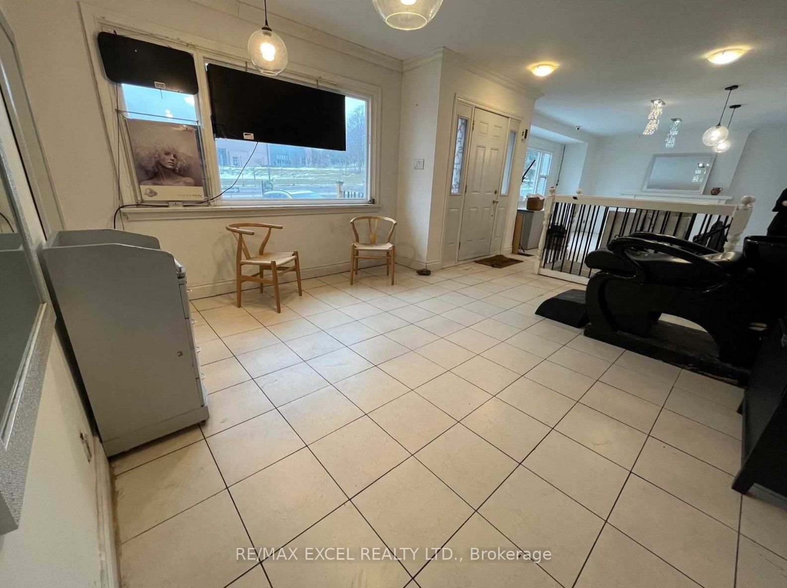 #partial Main Floor - 9961 Yonge Street Property Photo 9